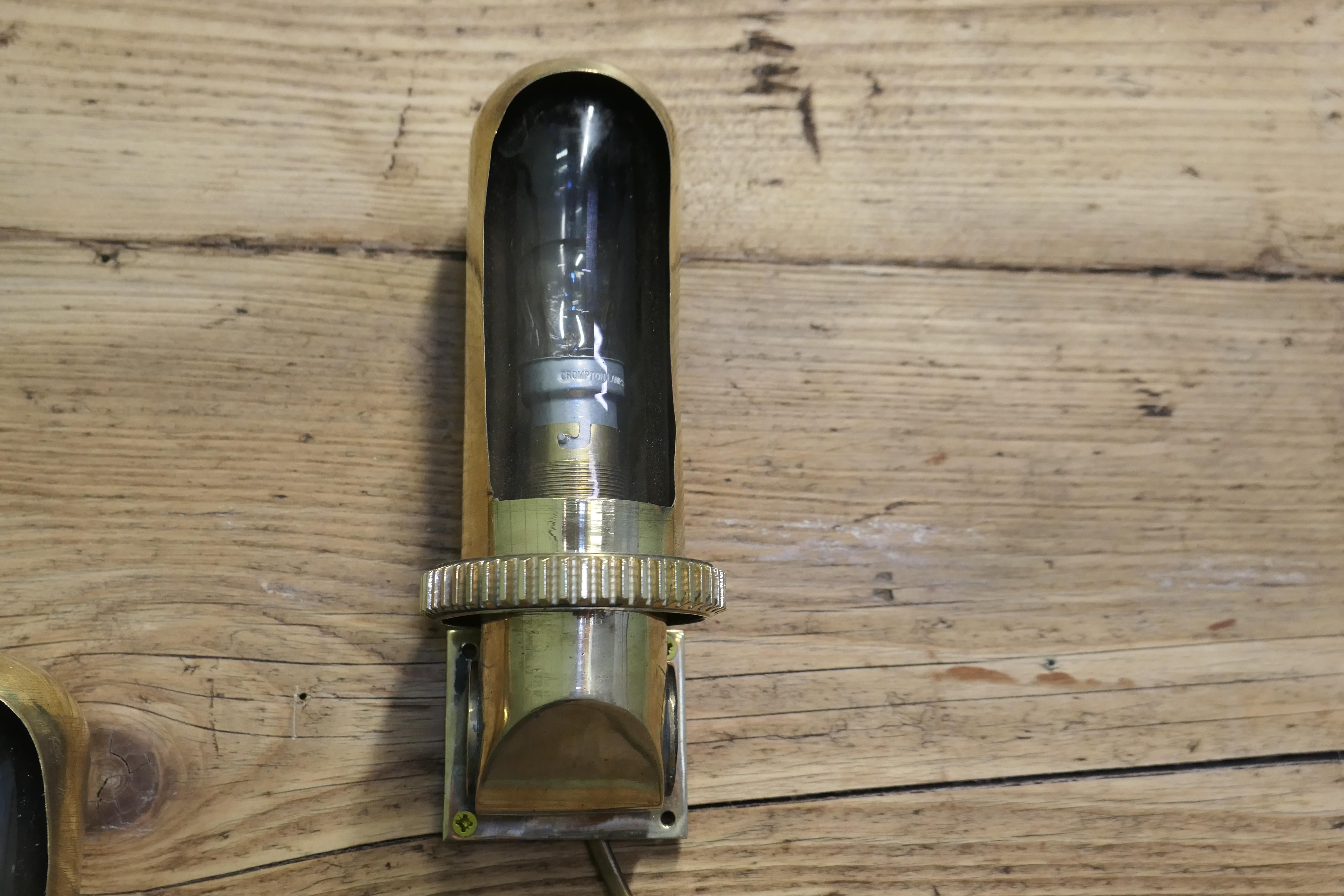 Juego de 5 lámparas náuticas vintage de latón a granel    Las lámparas son de latón en Bueno estado para la venta en Godshill, Isle of Wight