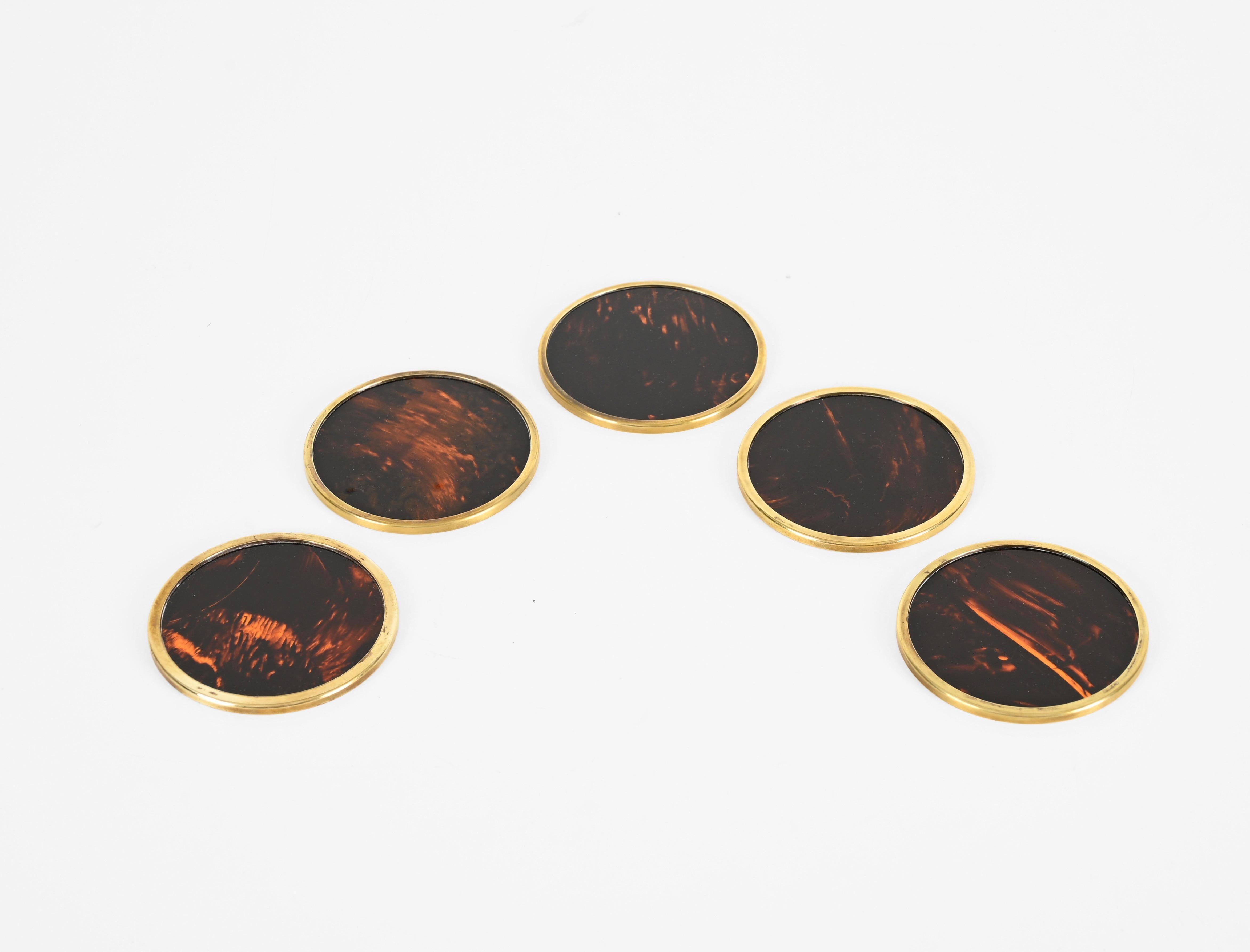 Set of  5 Willy Rizzo Tortoiseshell Plexiglass and Brass Italian Coasters, 1970s In Good Condition In Roma, IT