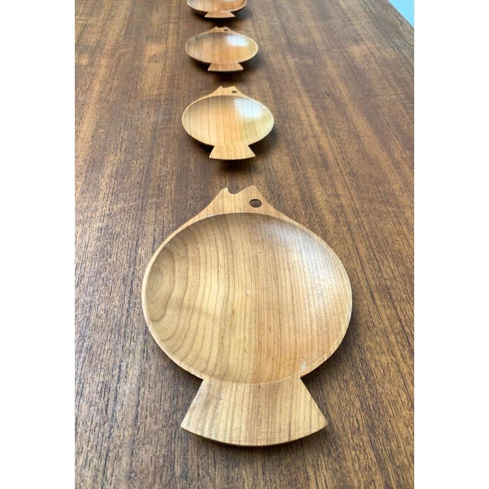 Set di 5 ciotole in legno a forma di pesce, anni '60 In condizioni ottime in vendita a Hamburg, DE