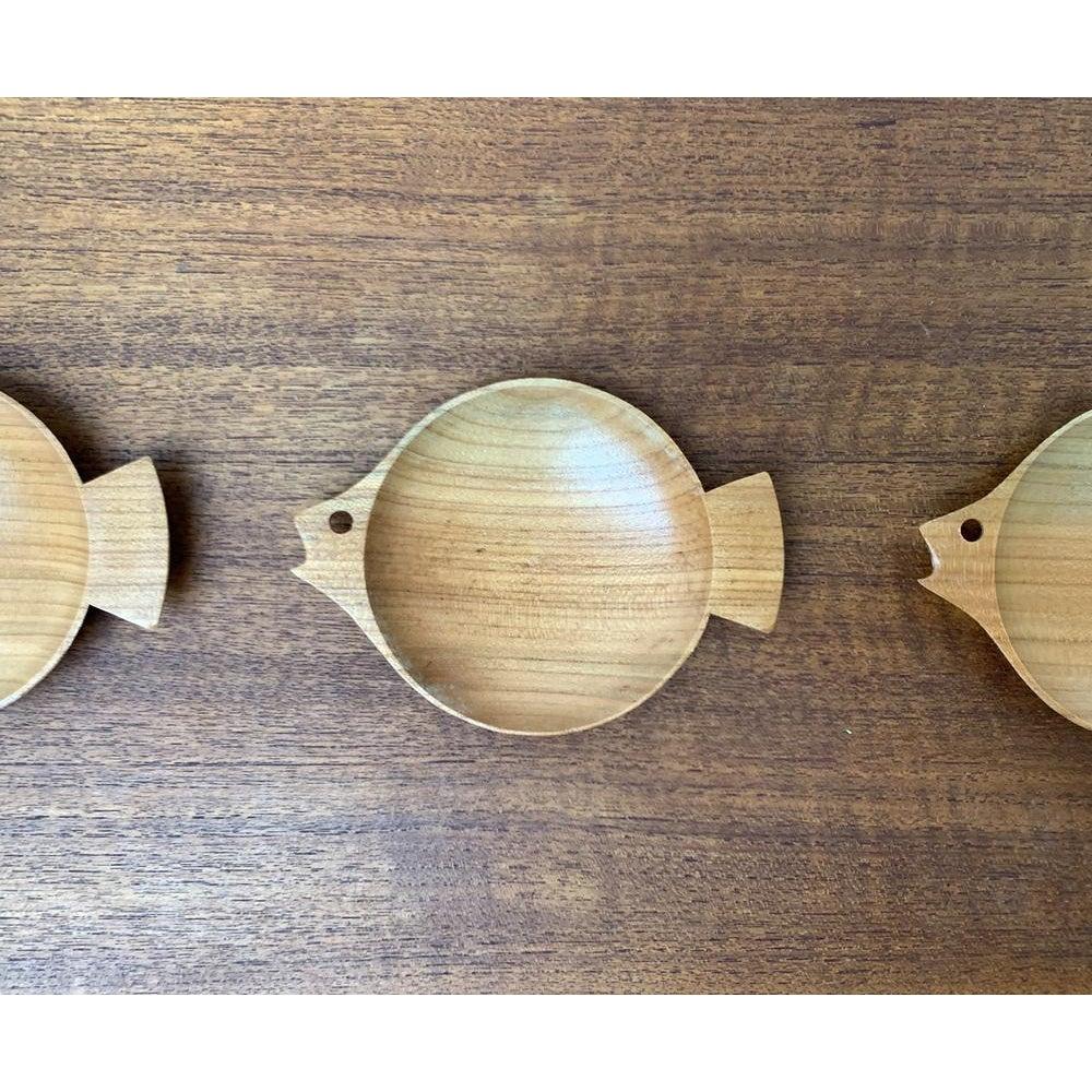 Set di 5 ciotole in legno a forma di pesce, anni '60 in vendita 1