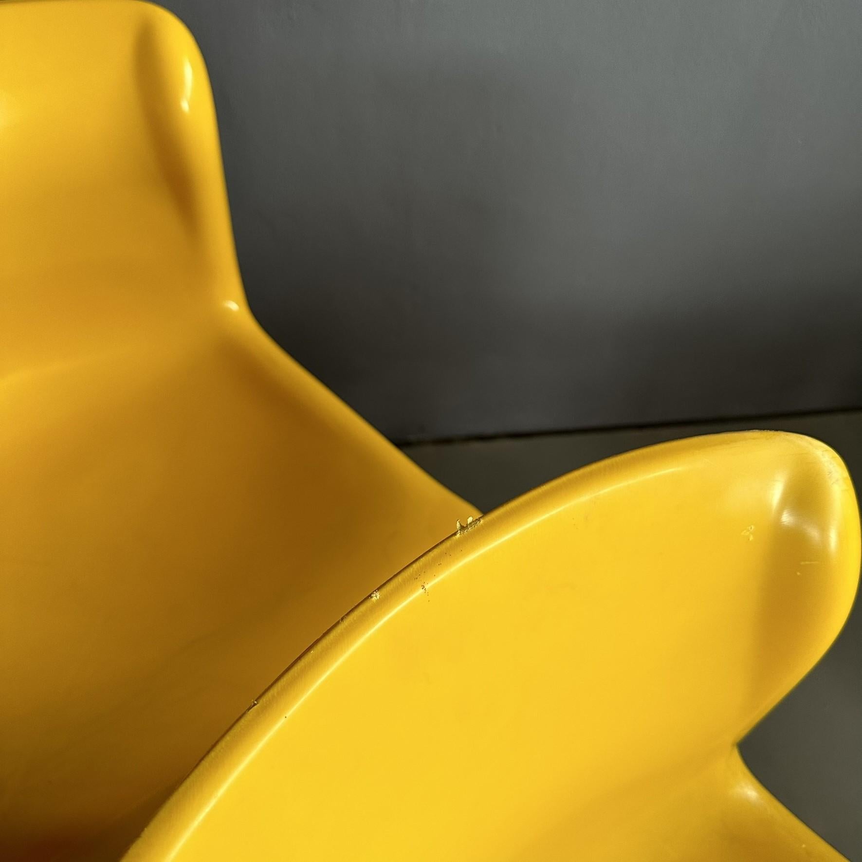 Set of 5 yellow bright chairs mod. 4875 designed by Carlo Bartoli for Kartell  In Good Condition In Milan, IT