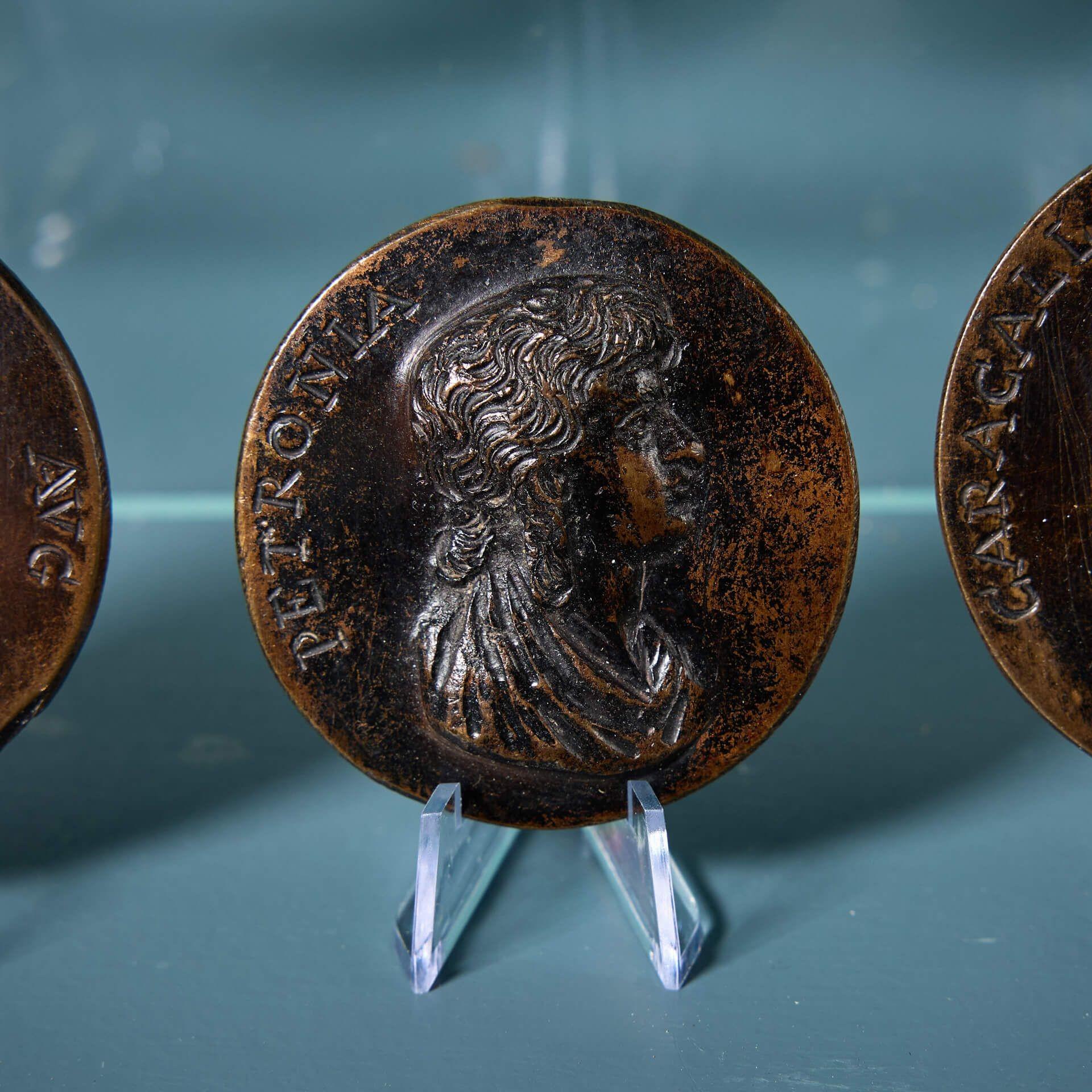 Set di 50 medaglioni in bronzo Grand Tour di imperatori e mogli romane in vendita 3