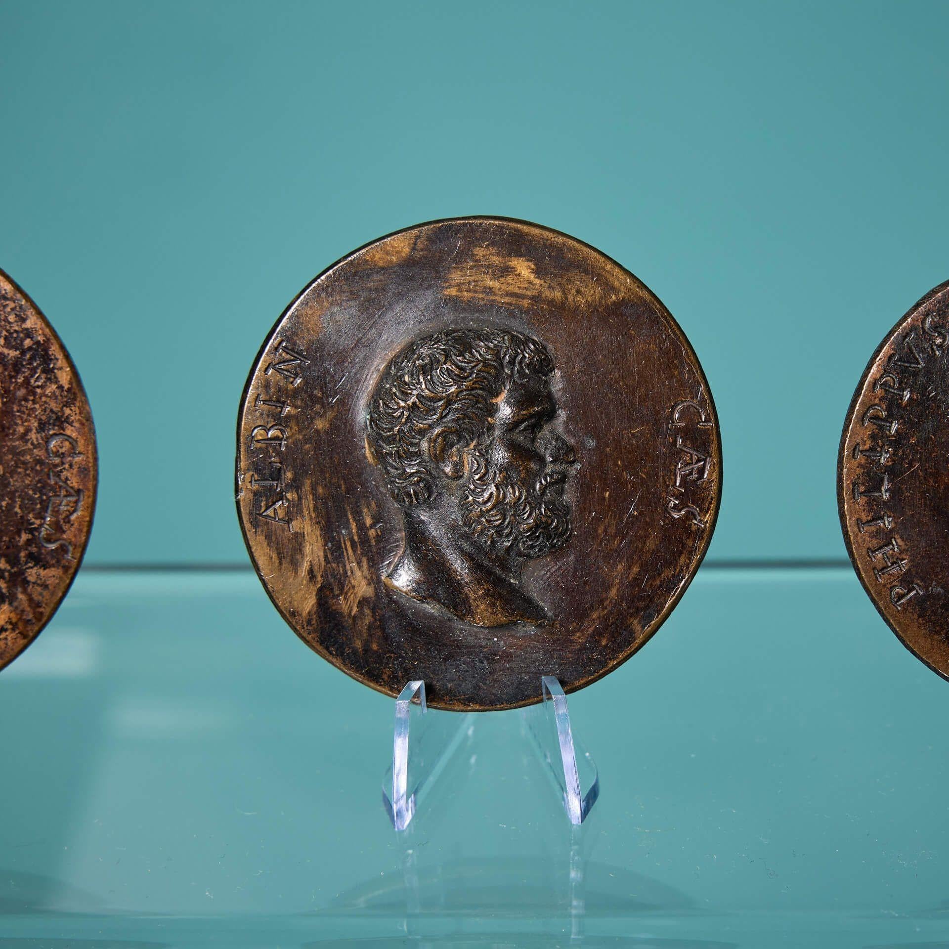 Set di 50 medaglioni in bronzo Grand Tour di imperatori e mogli romane in vendita 2