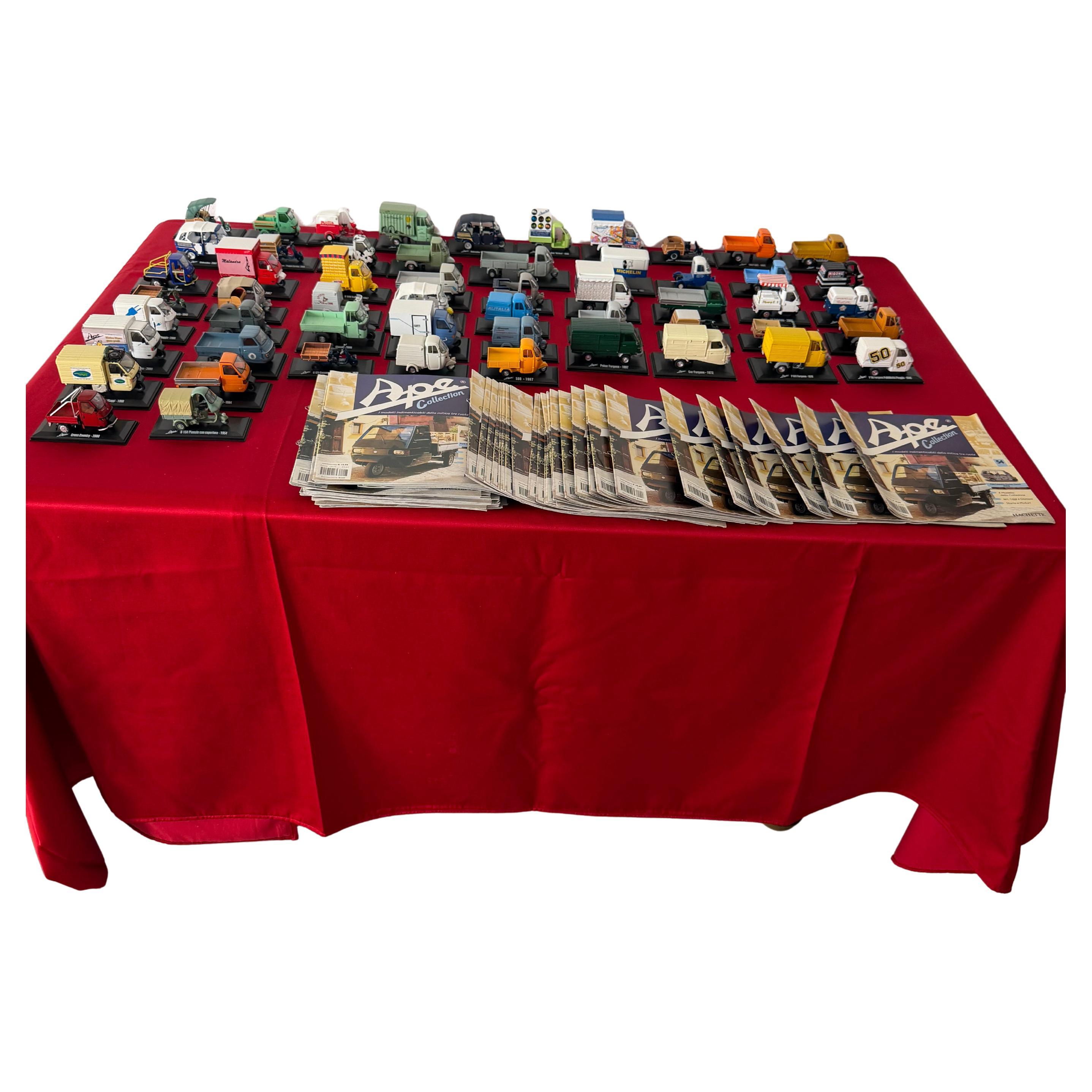 Set di 53 modelli di moto Piaggio Ape, anni 90 in vendita