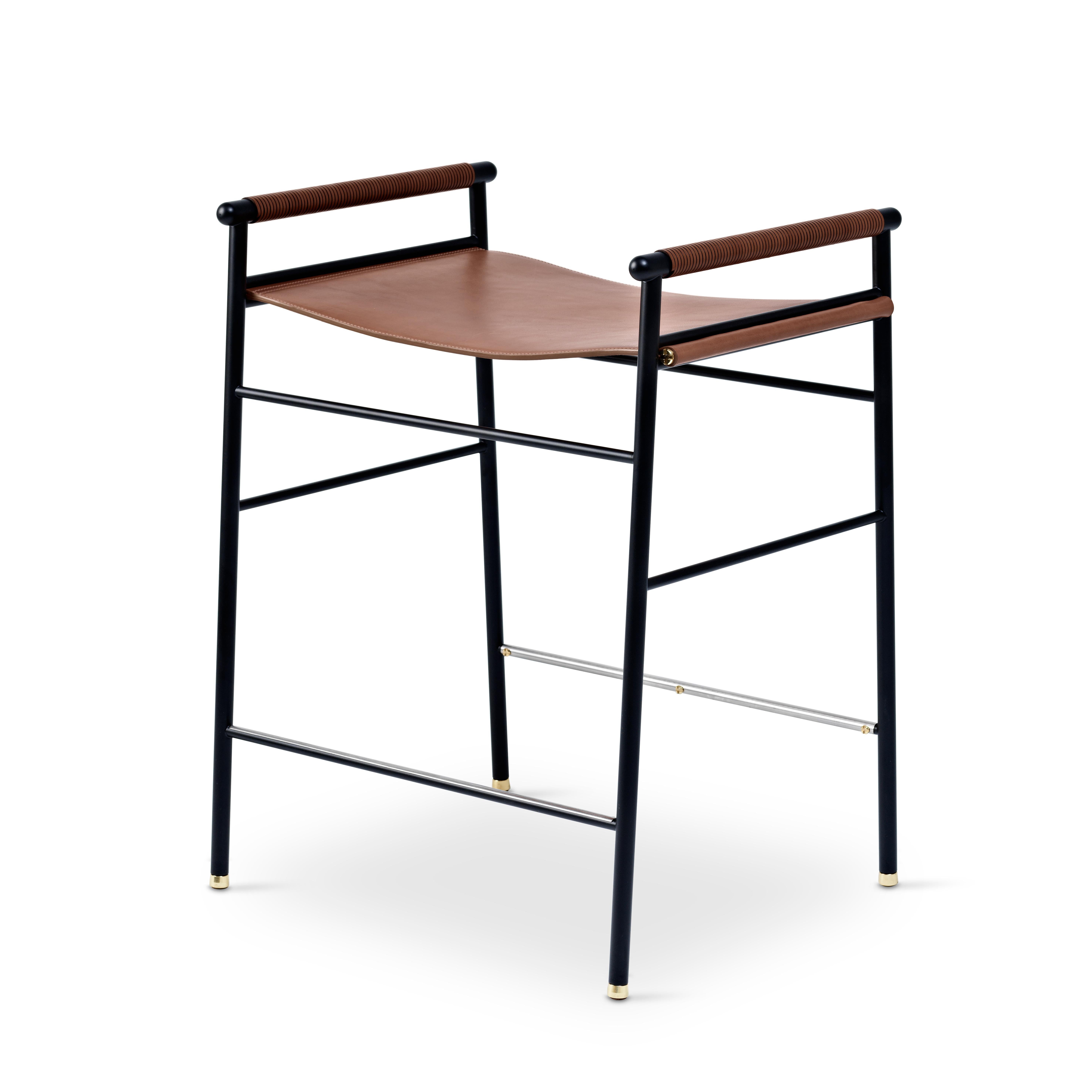 Set von 5 zeitgenössischen Barhockern aus dunkelbraunem Leder und schwarzem Gummimetall (Skandinavische Moderne) im Angebot