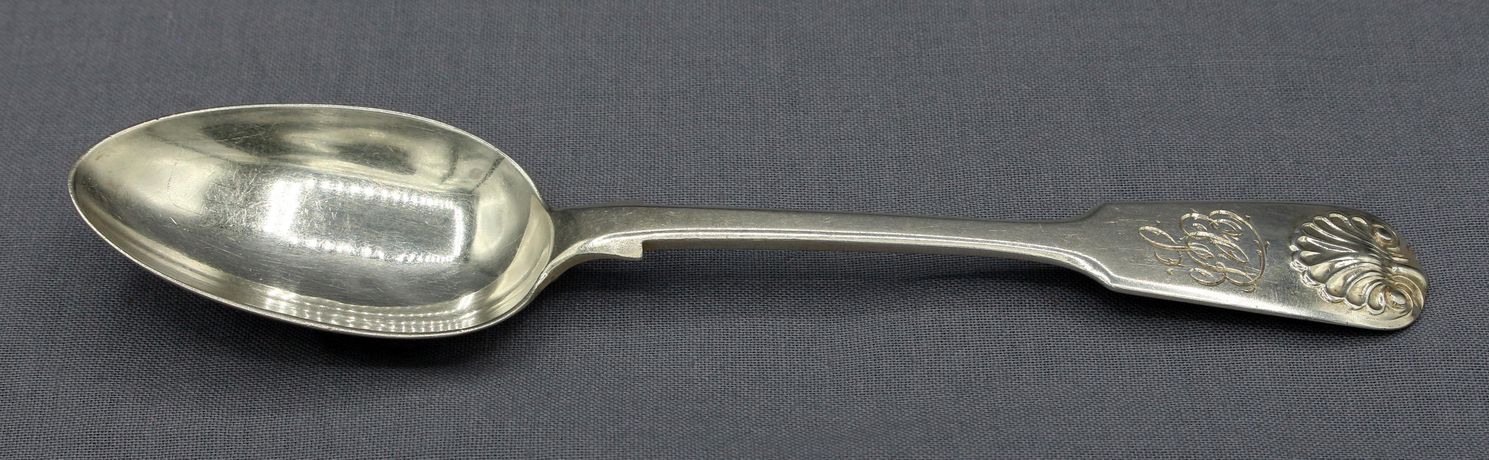 Vittoriano Set di 6 cucchiaini da tè in argento sterling del 1870 con conchiglia e violino in vendita