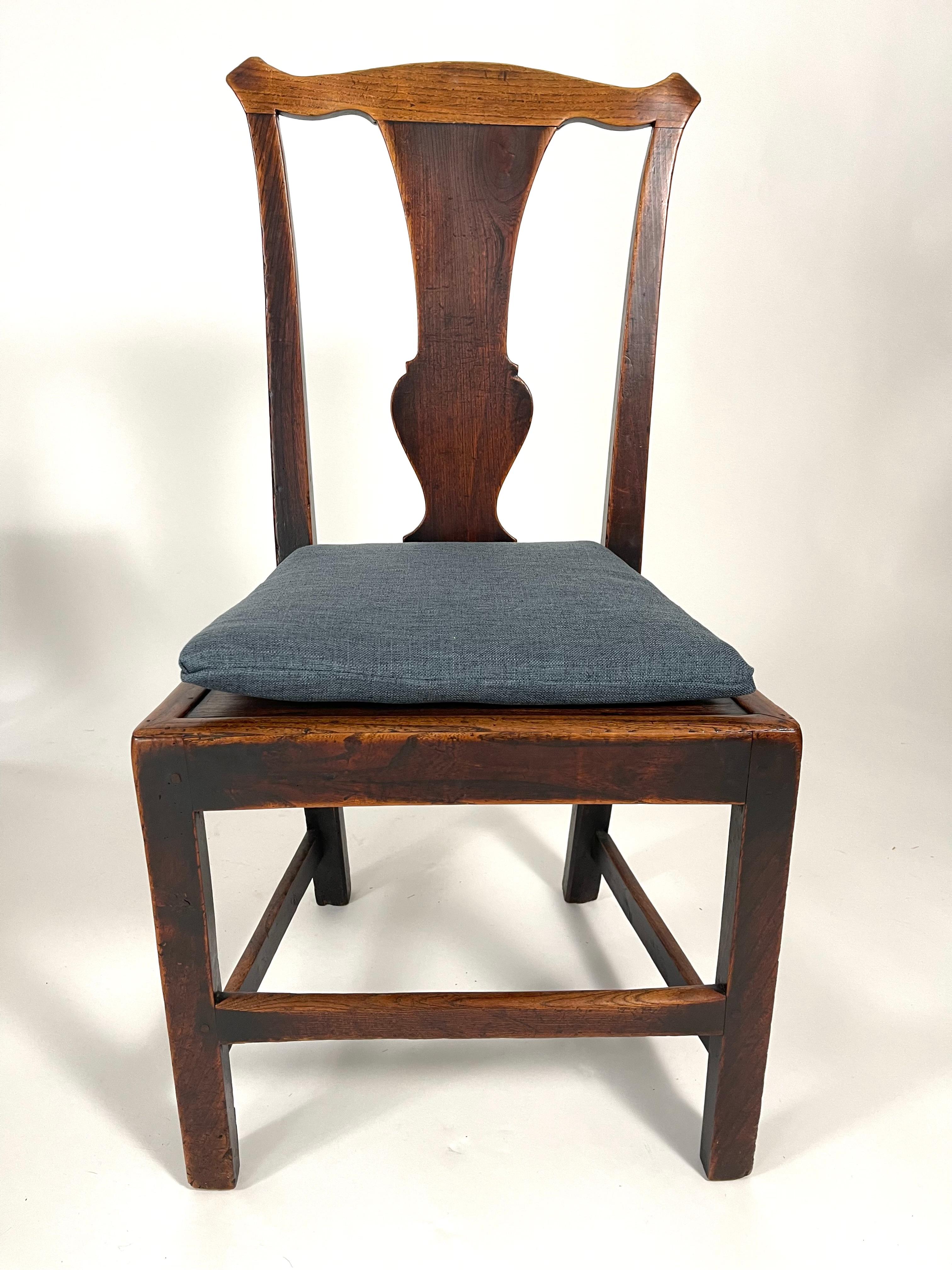 Carved Set of 6 18th Century Chippendale English Provincial Dining Chairs