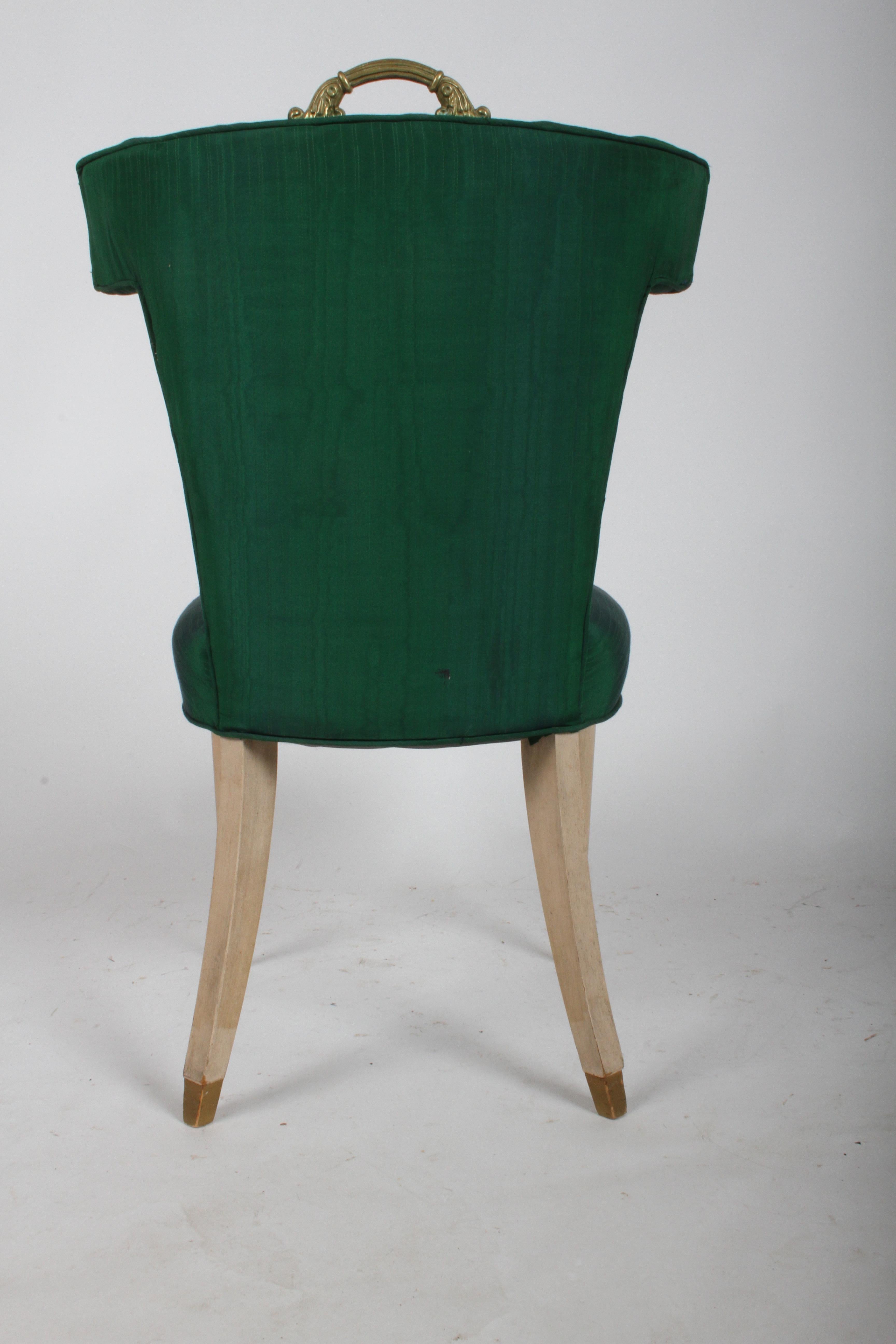 Ensemble de 6 chaises de salle à manger Hollywood Regency des années 1940 à dossier incurvé et poignées en laiton en vente 8
