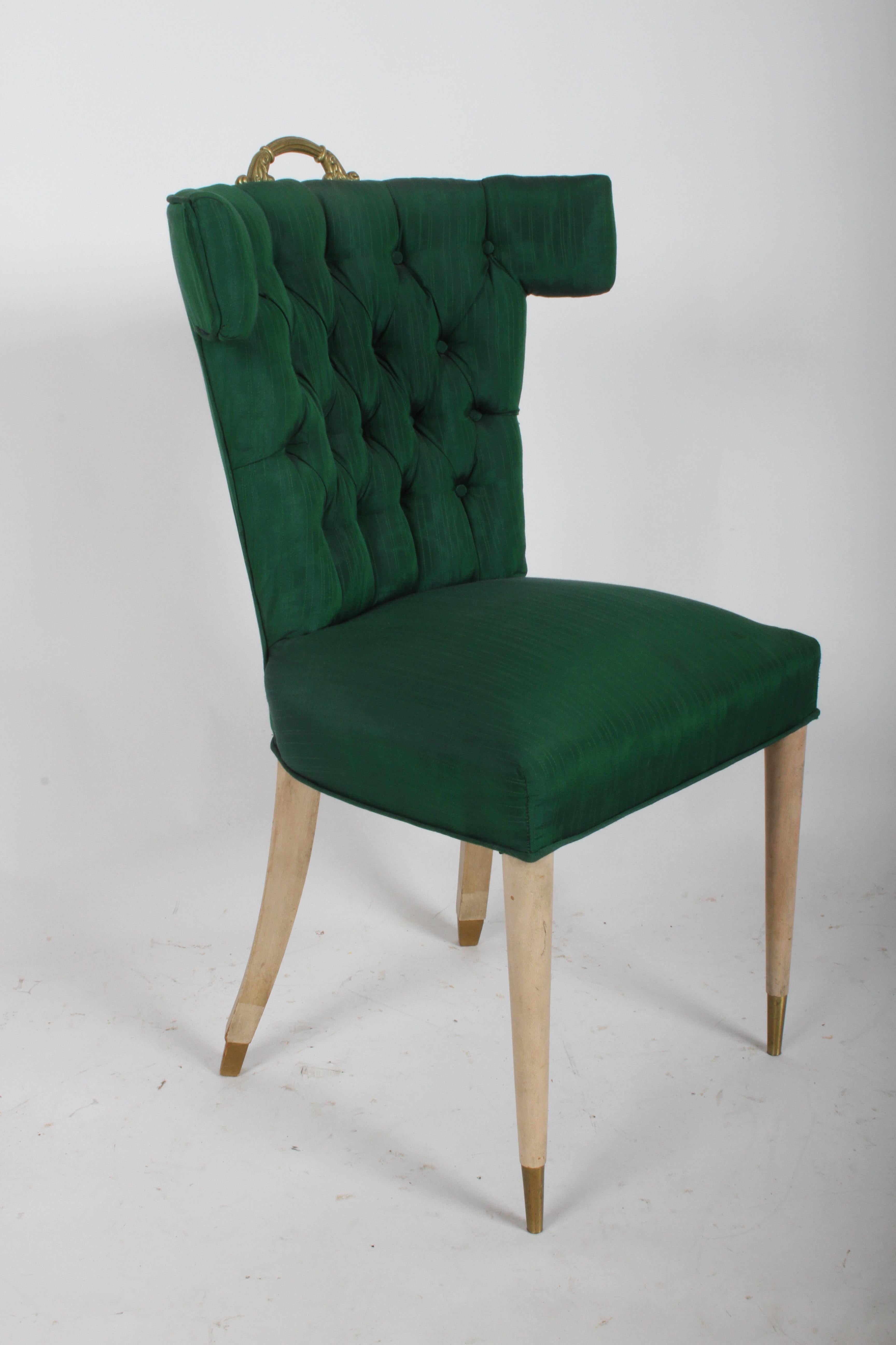 Satz von 6 1940s Hollywood Regency Tufted Curved Back Dining Chair Messing Griffe  im Angebot 1