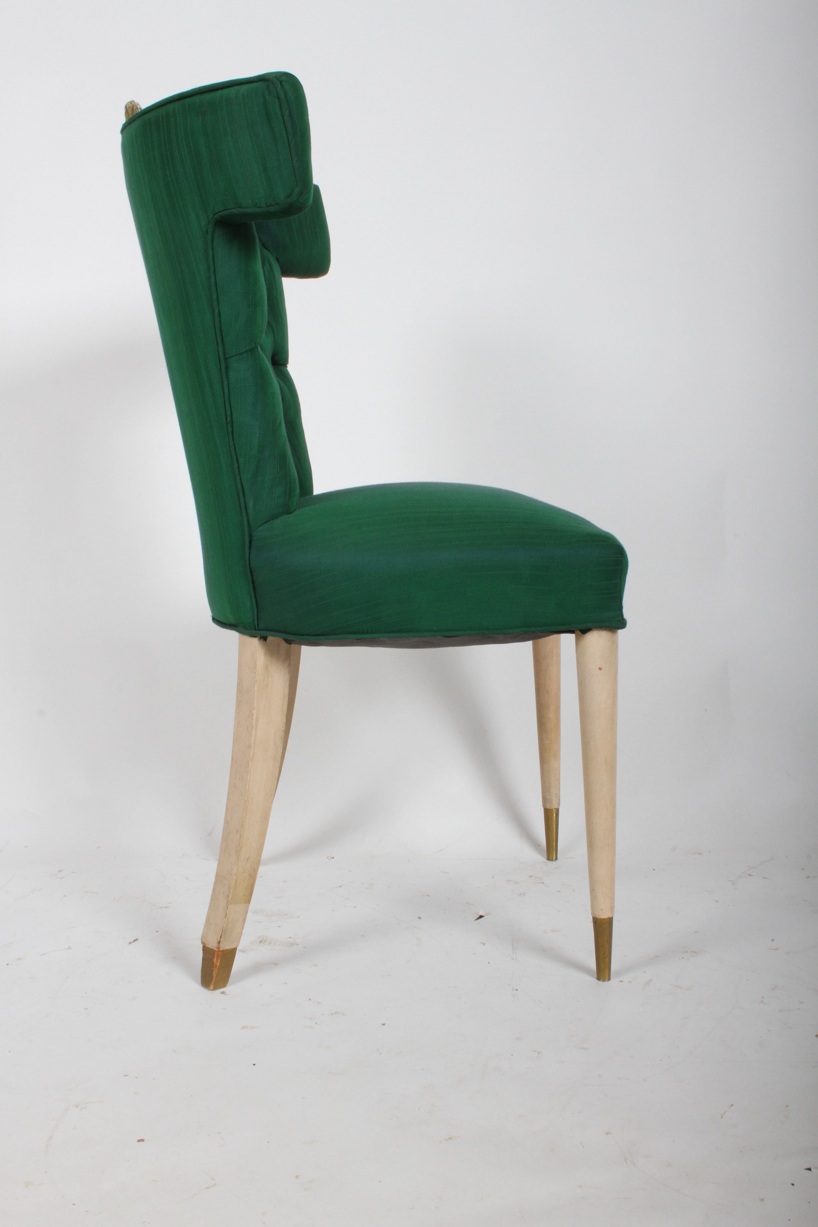 Satz von 6 1940s Hollywood Regency Tufted Curved Back Dining Chair Messing Griffe  im Angebot 4