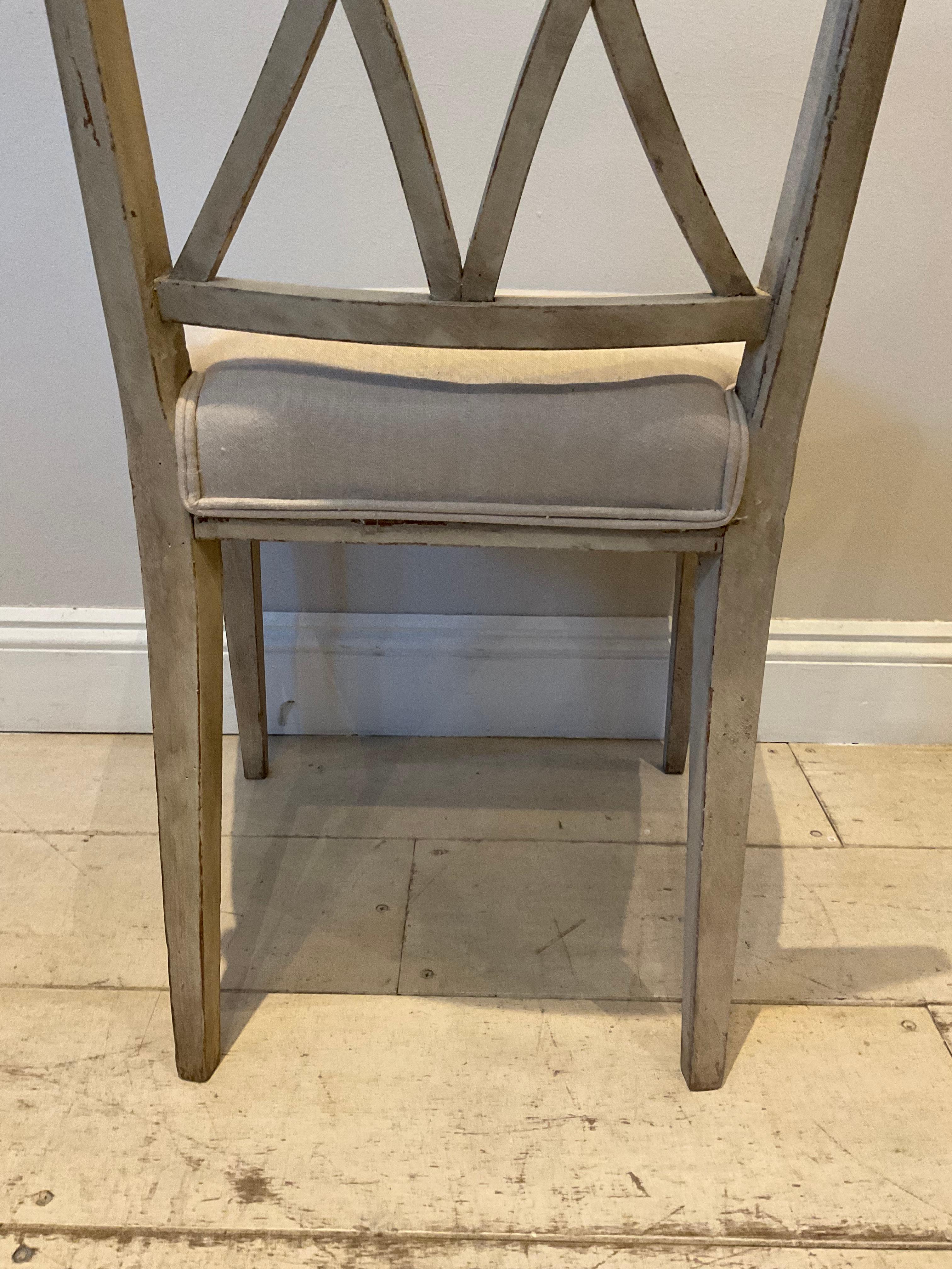 Set of 6, 1940s Stylish Italian Painted Lattice Backed Dining Chairs 13