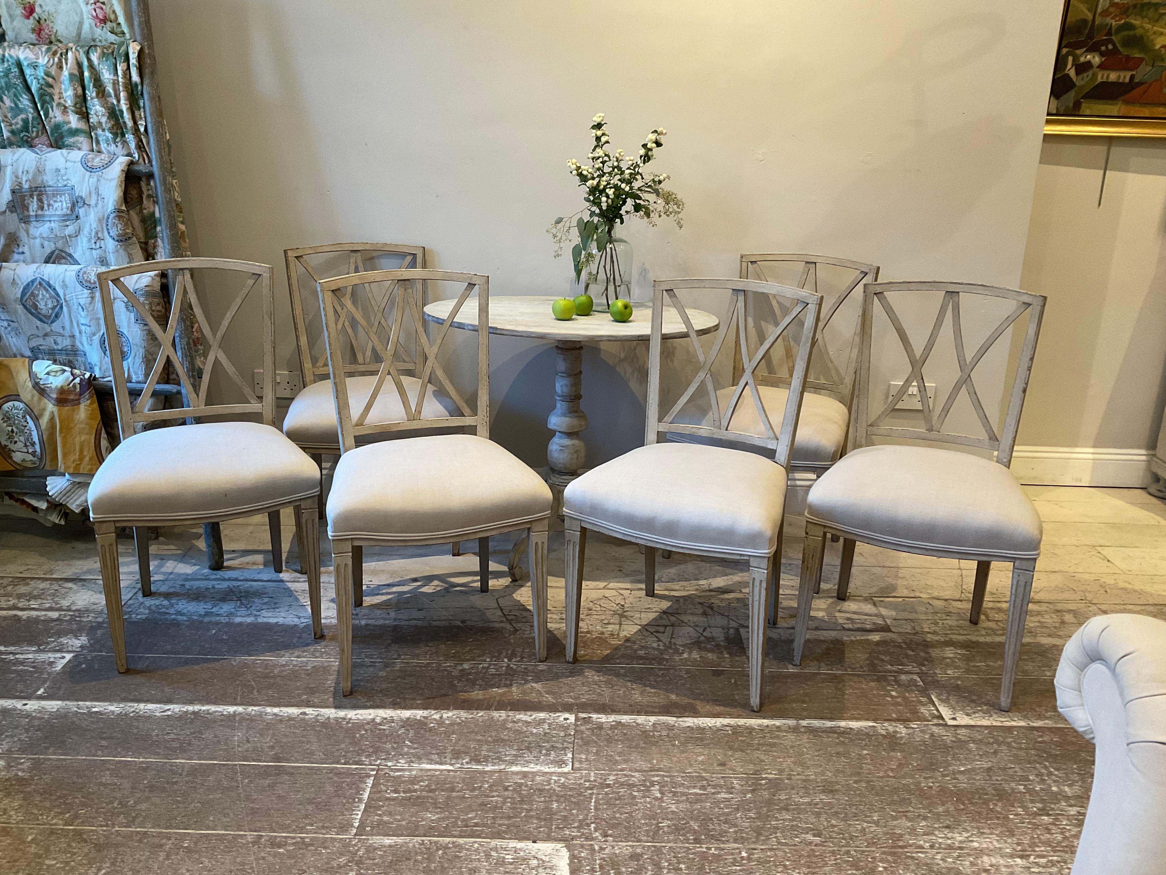 Set of 6, 1940s Stylish Italian Painted Lattice Backed Dining Chairs 3