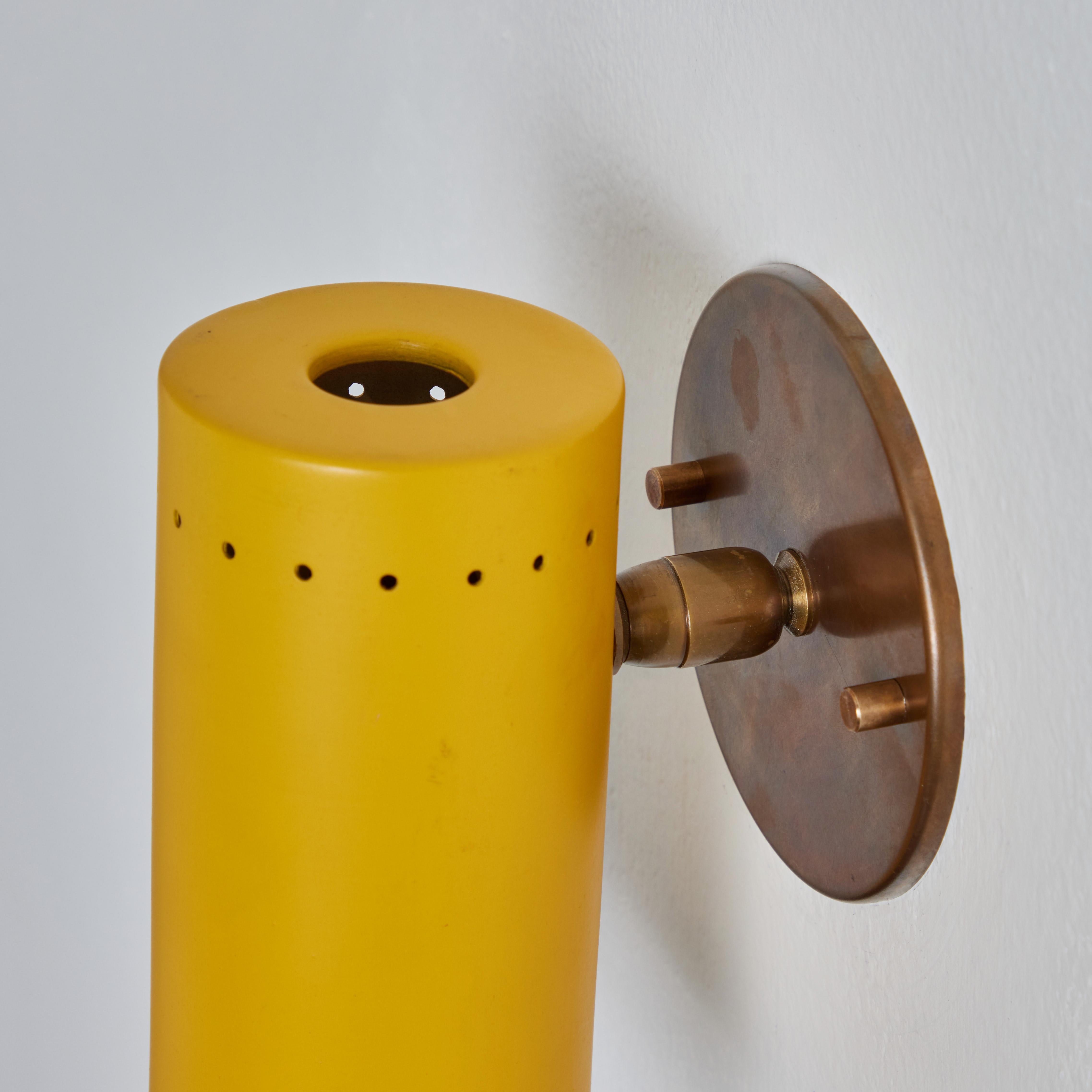Set von 6 Tito Agnoli-Wandleuchtern mit mehrfarbigem Gelenk aus den 1960er Jahren für O-Luce (Messing)
