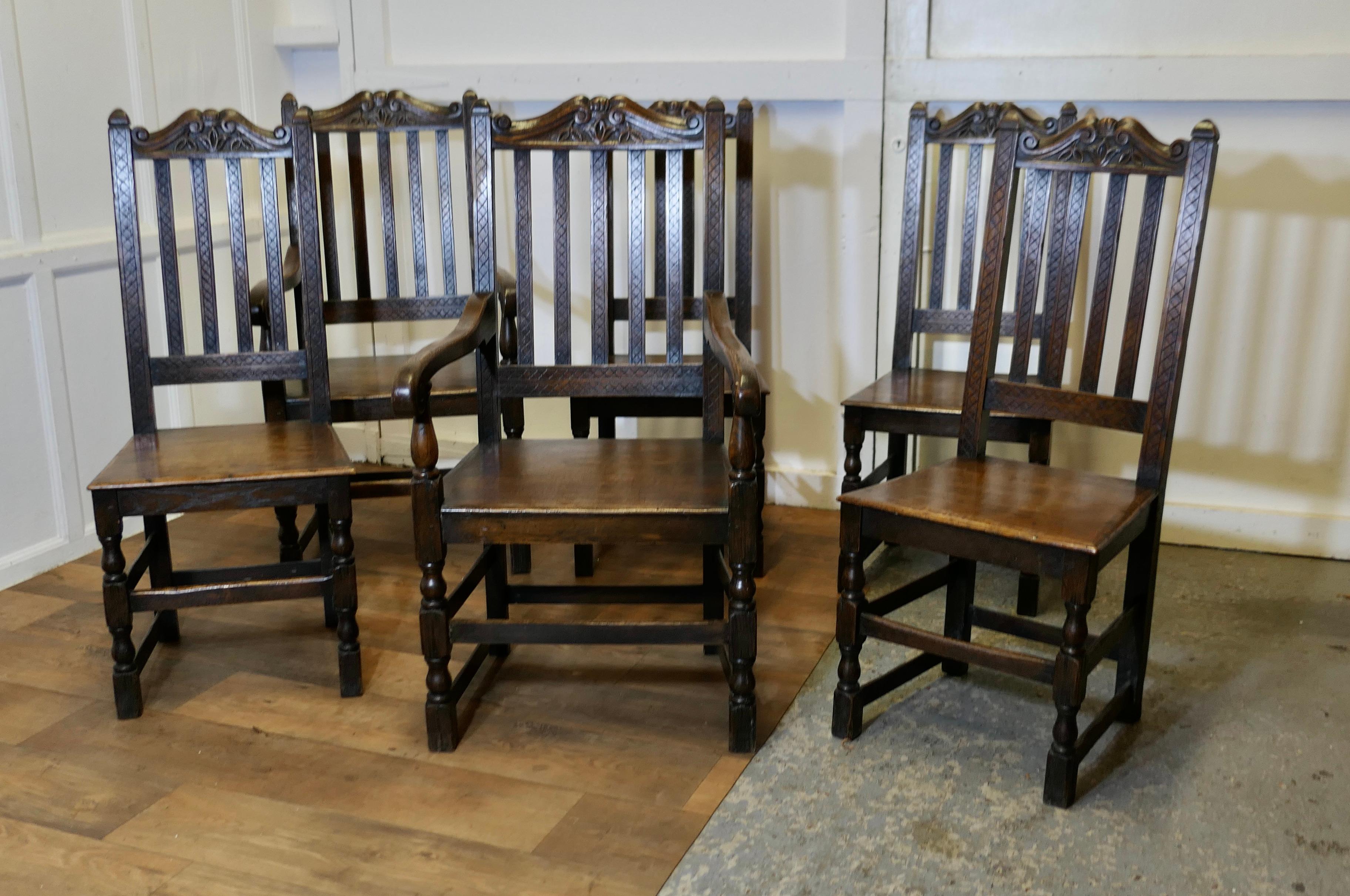 Ensemble de 6 chaises de salle à manger de campagne du 19e siècle 

Voici un charmant ensemble de chaises de salle à manger en chêne. Il y a 4 chaises simples et 2 chaises Carver.
Les chaises sont en bon état et présentent une magnifique patine