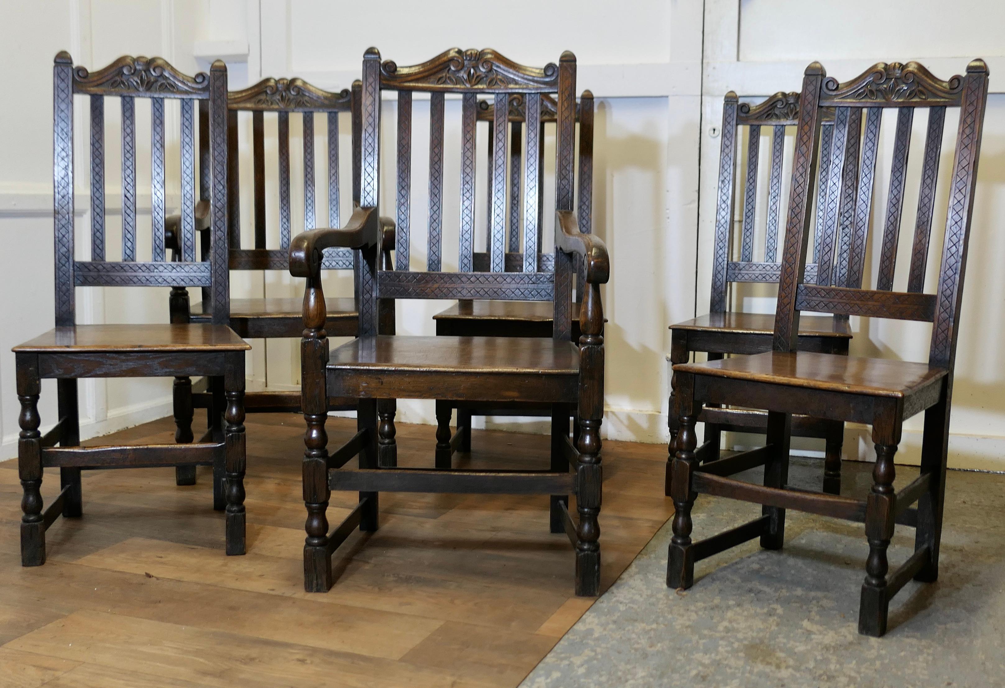 Gothique Ensemble de 6 chaises de salle à manger de campagne du 19e siècle   Il s'agit d'un charmant ensemble en vente