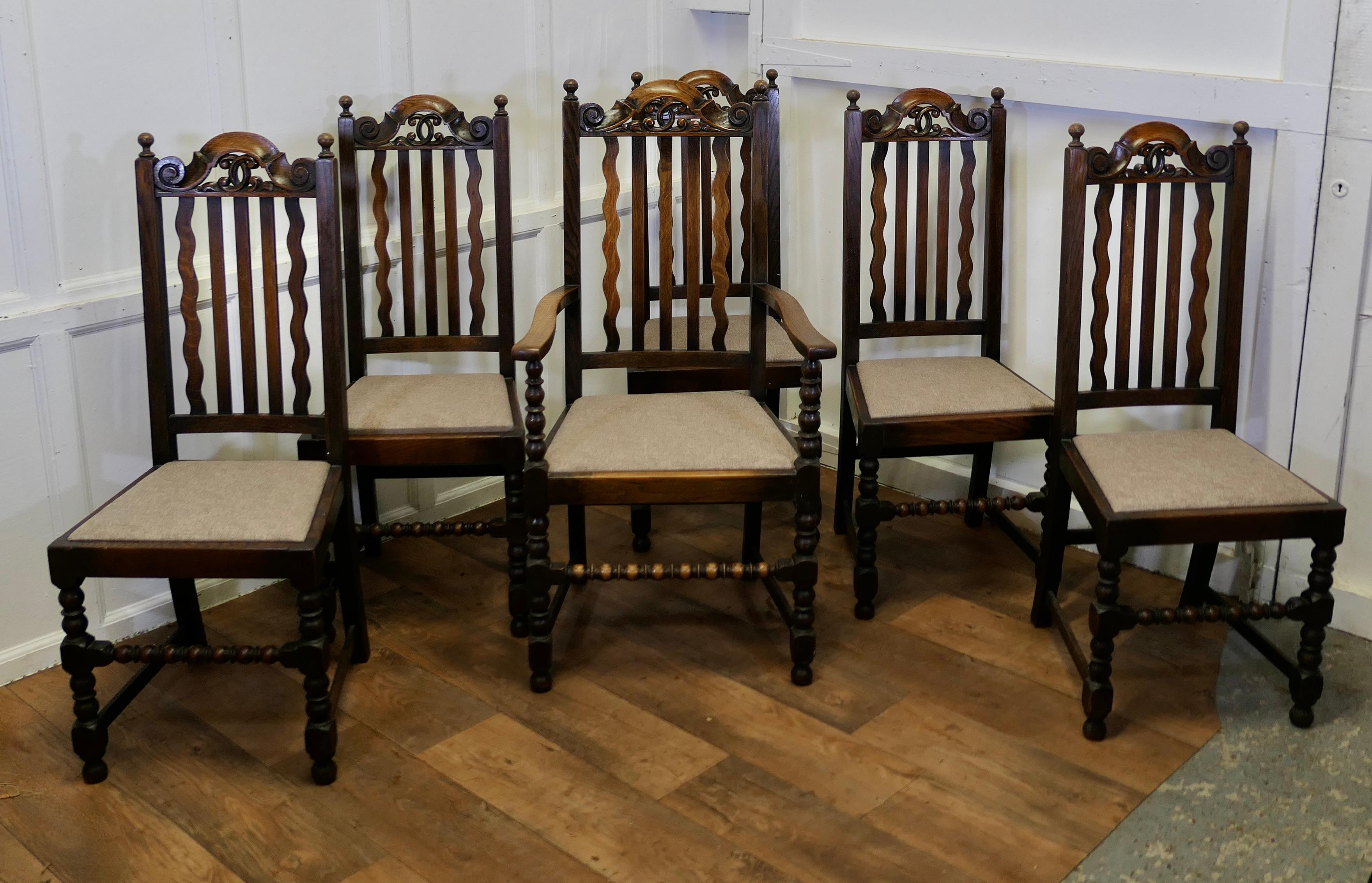 Gothique Ensemble de 6 chaises de salle à manger en chêne de style maison de campagne du 19e siècle     en vente