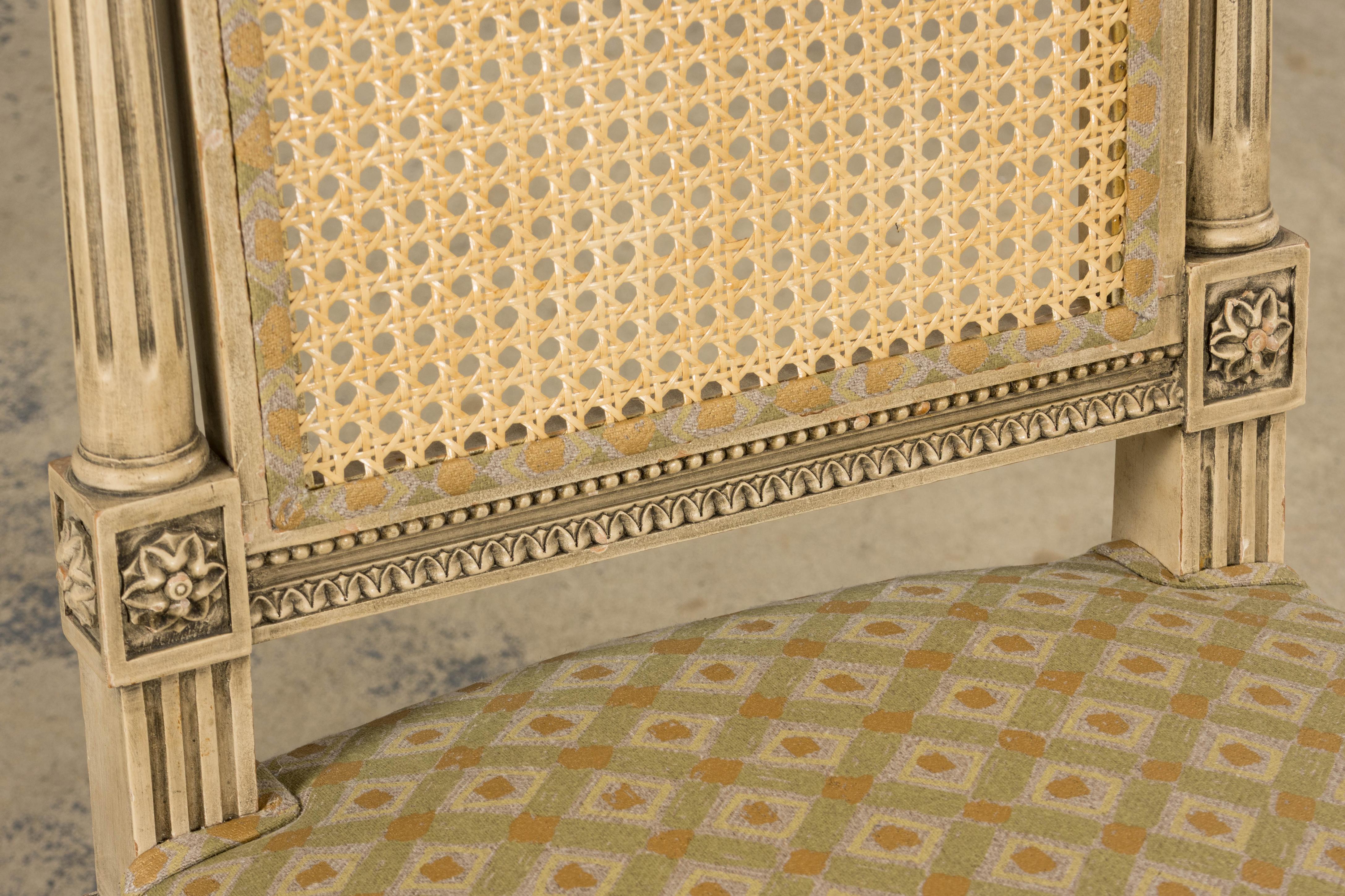Juego de seis sillas de comedor francesas Luis XVI del siglo XIX con respaldo de caña pintado en venta 5