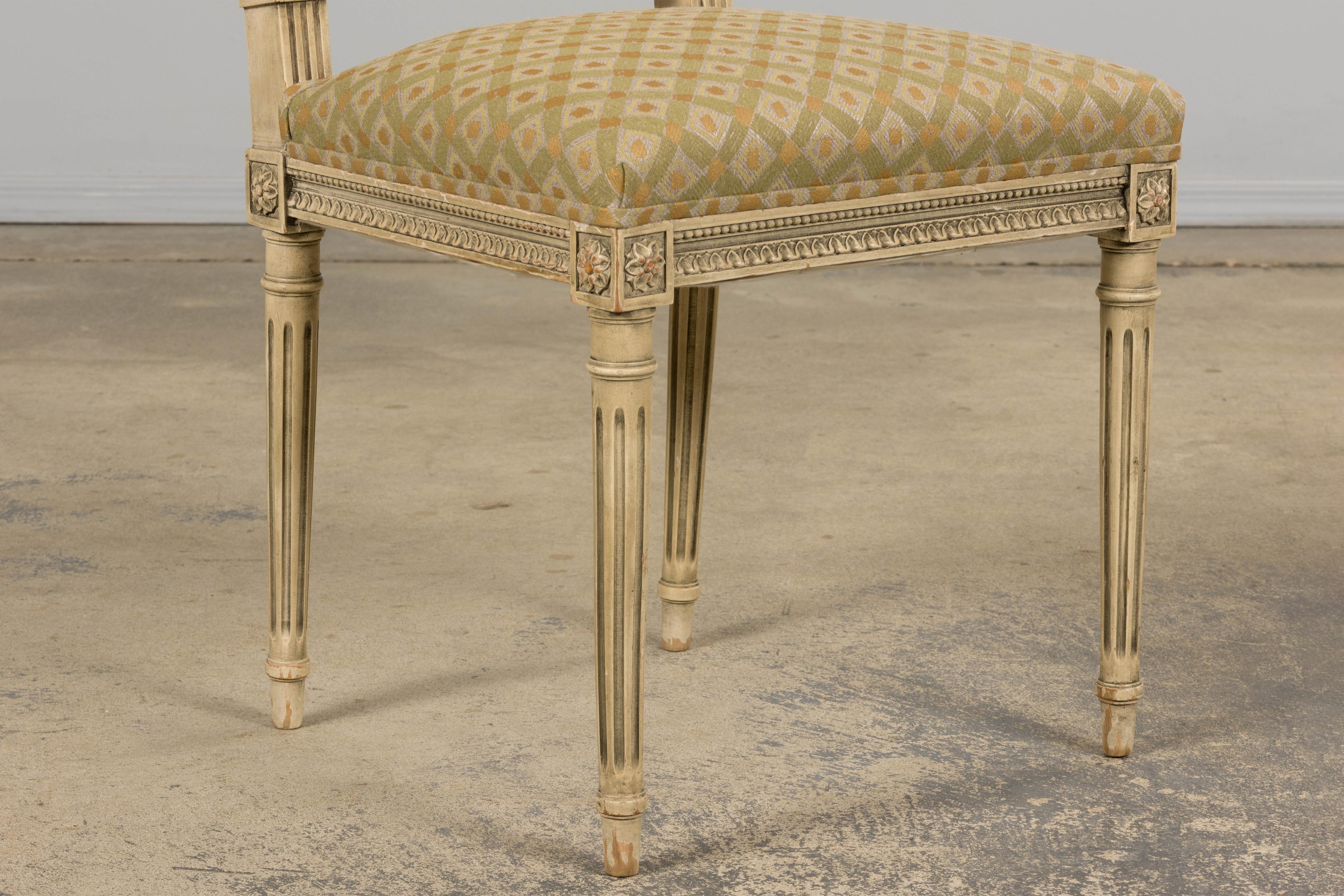 Juego de seis sillas de comedor francesas Luis XVI del siglo XIX con respaldo de caña pintado en venta 6