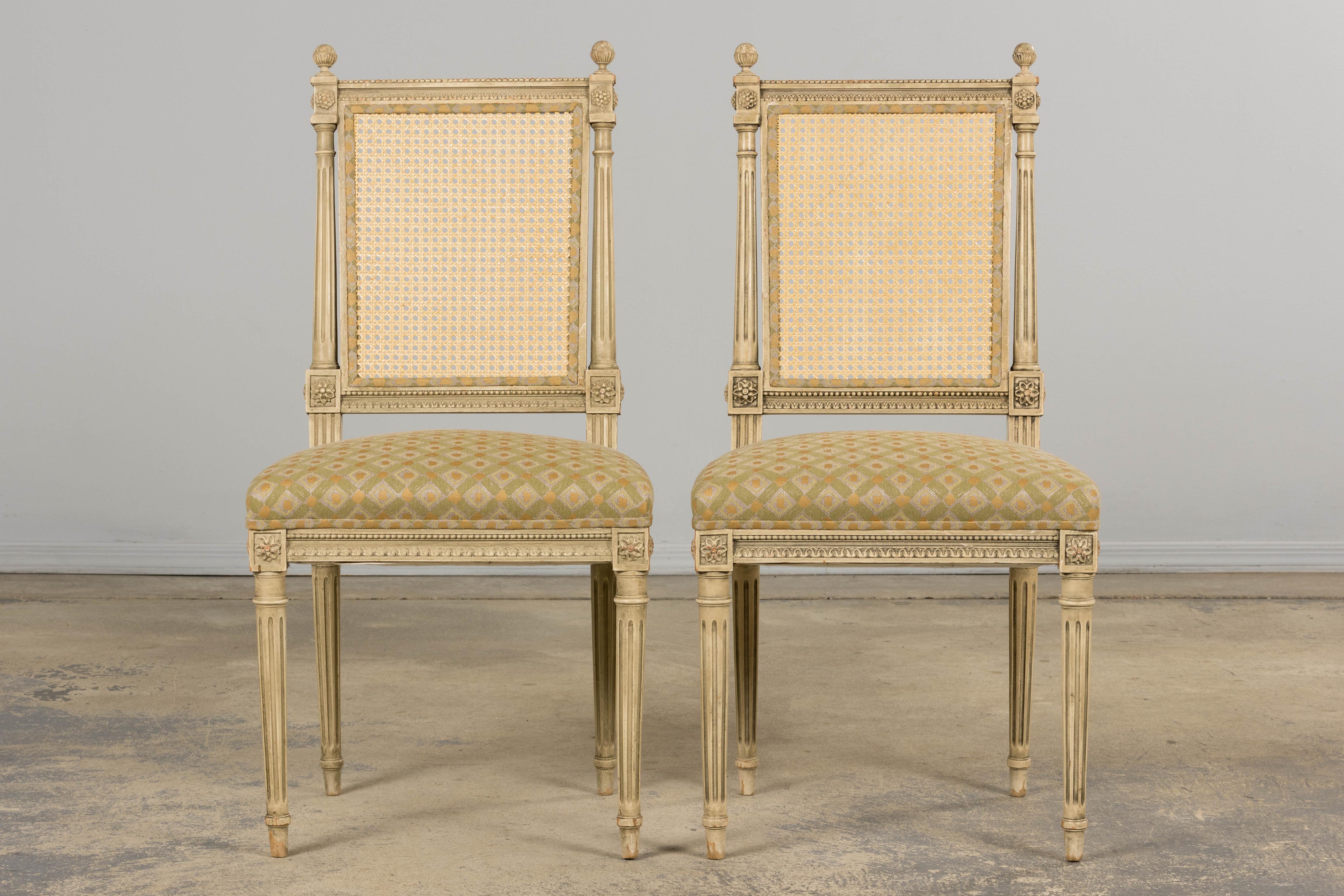 Juego de seis sillas de comedor francesas Luis XVI del siglo XIX con respaldo de caña pintado en Bueno estado para la venta en Astoria, NY