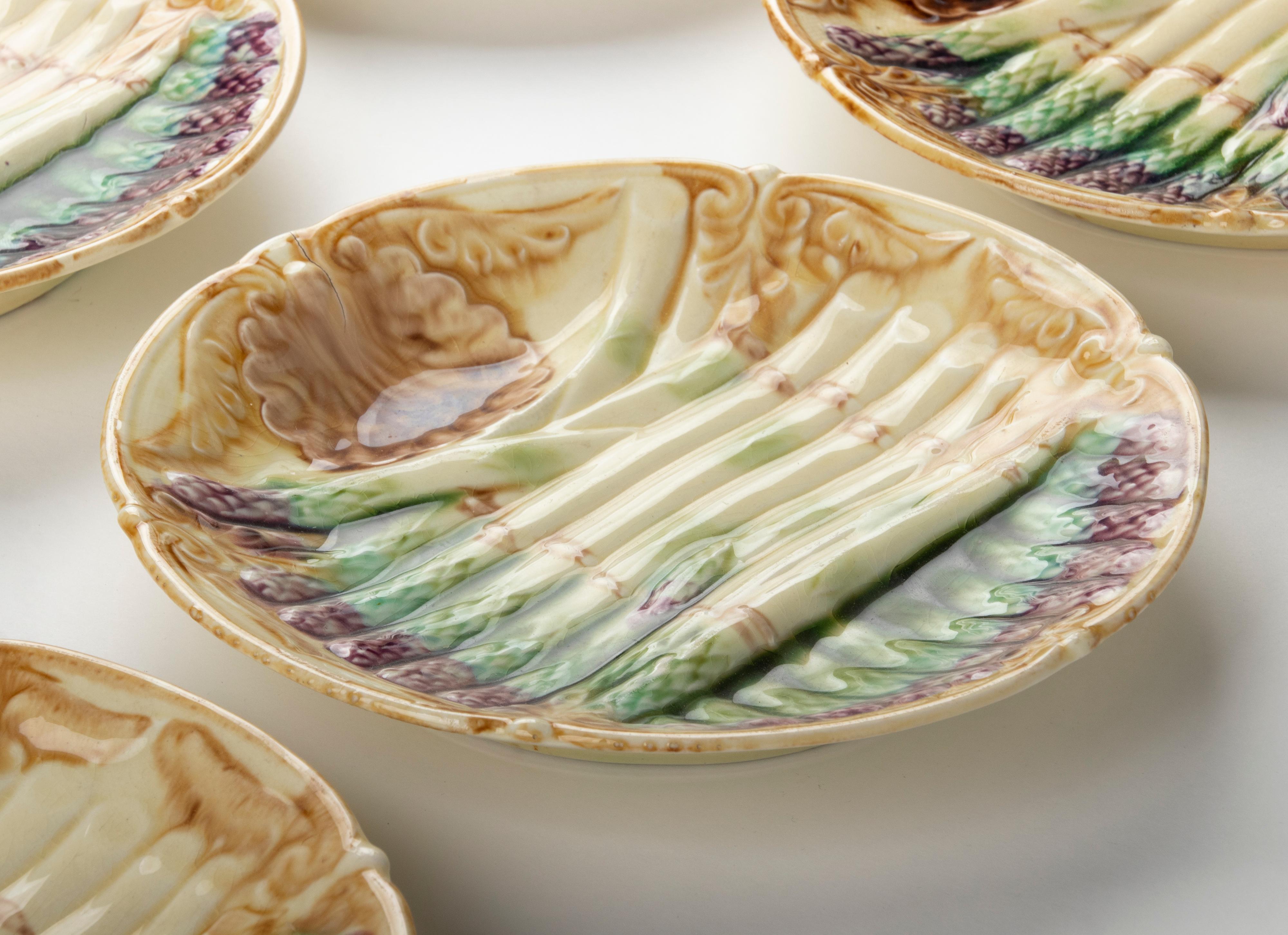 Belle Époque Set of 6 19th Century Majolica Asparagus Plates, Onnaing Faiencerie For Sale