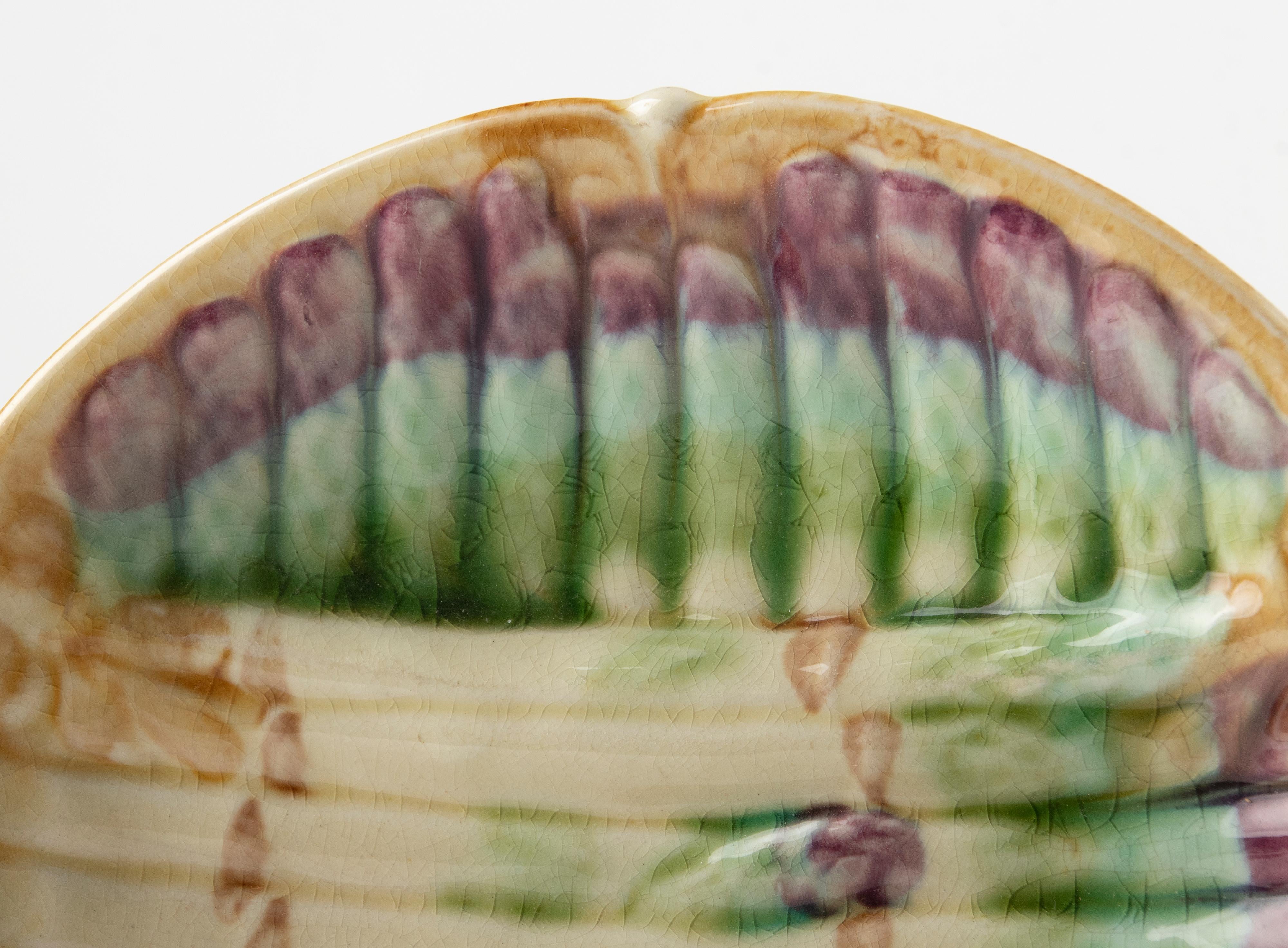 Hand-Crafted Set of 6 19th Century Majolica Asparagus Plates, Onnaing Faiencerie For Sale