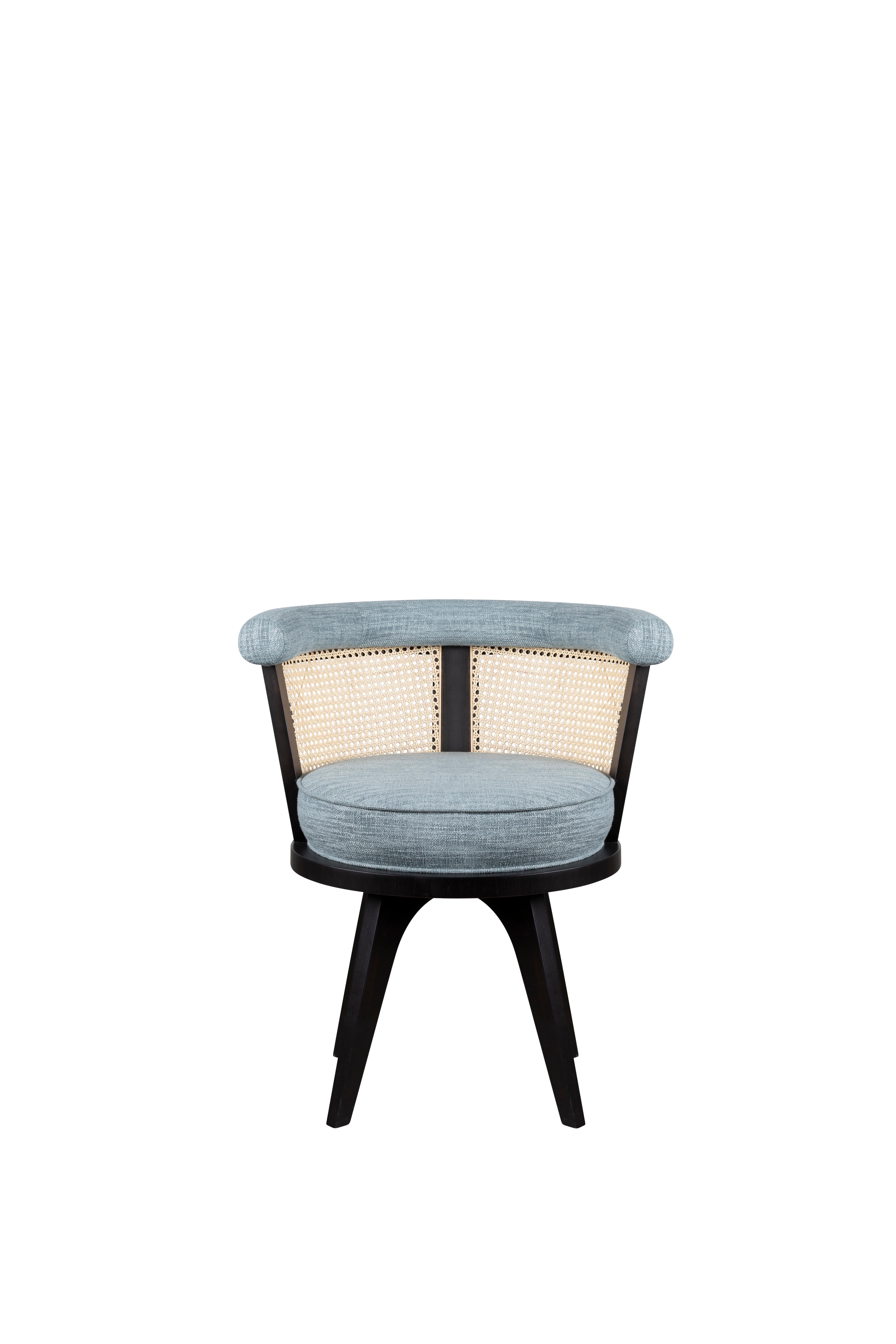 George is one of the Wood Tailors Club's bestsellers.

12 units ready to ship!

A membership application in a privileged club sometimes requires an endorsement by at least one club member. So, inspired in the symbolism of the act, George Dining
