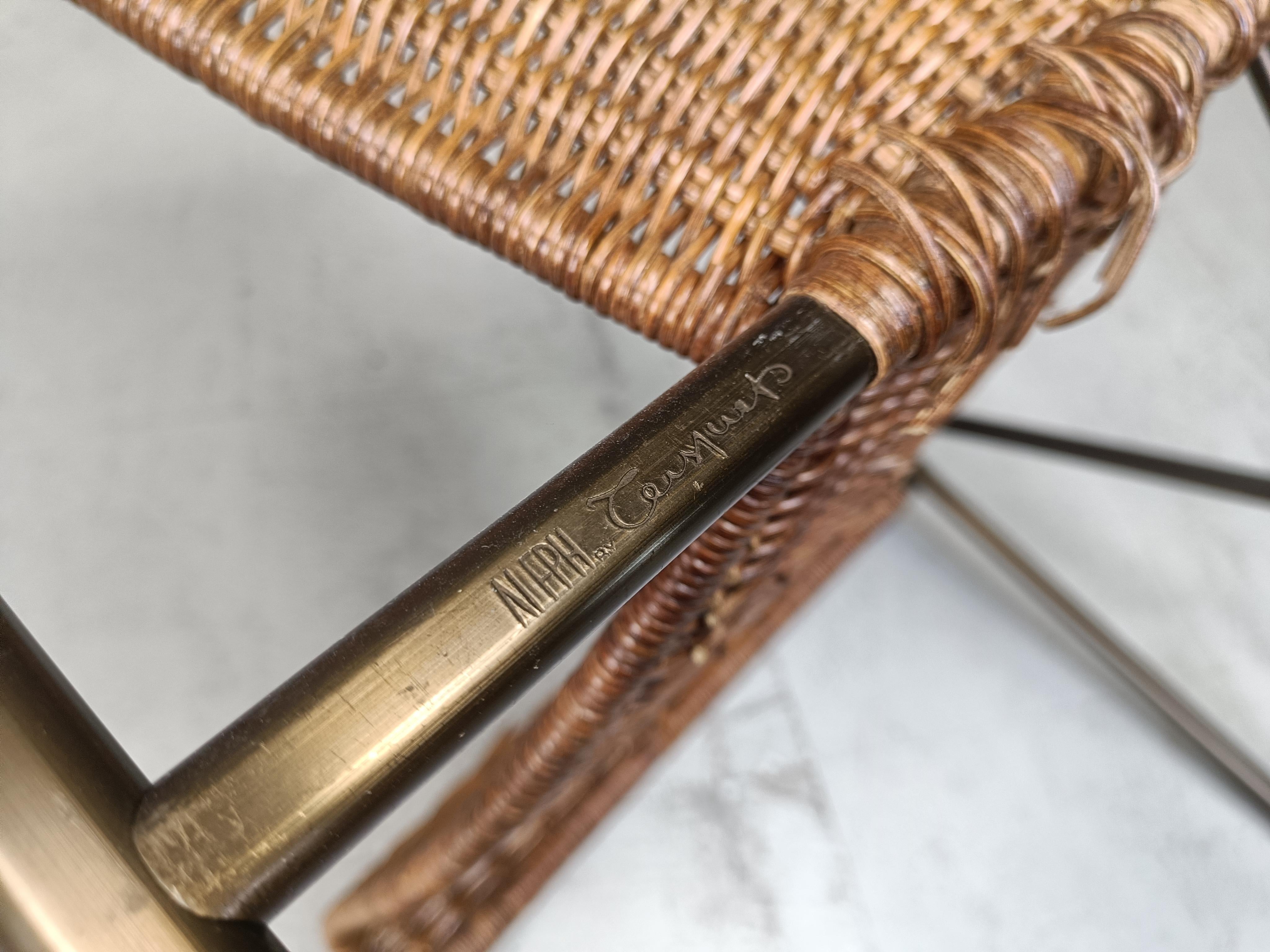 
Eleganti sedie da pranzo in vimini e metallo laccato bronzo disegnate da OscarTusquets per Aleph.

Un bellissimo design post moderno.

Le sedie sono incise con il marchio del produttore e la firma del designer.

Un set di sedie molto raro e bello.