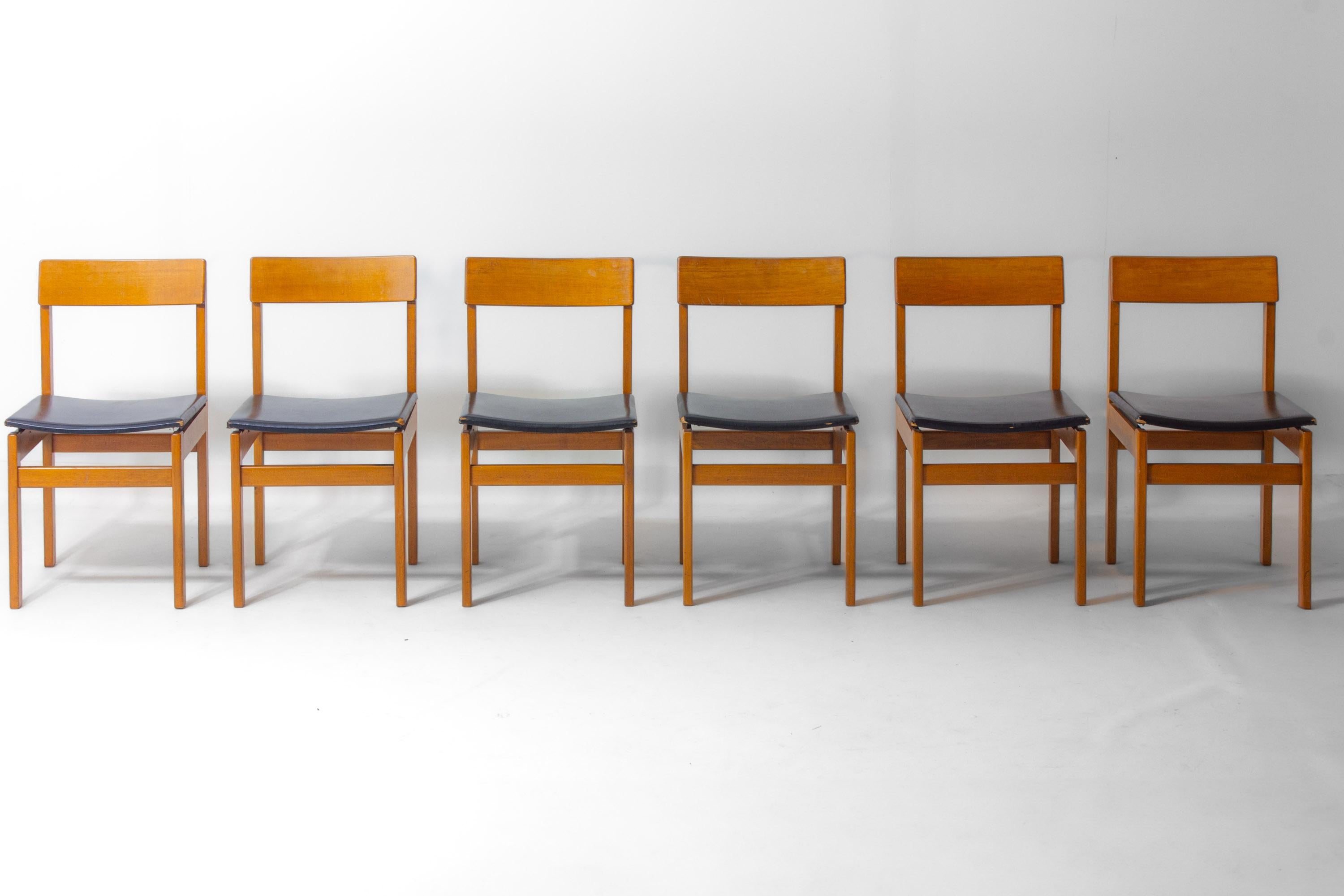 Set di sei sedie da pranzo disegnate da Jos De Mey come parte della serie Abstracta, prodotta da Van den Berghe-Pauvers a Gand, in Belgio, durante gli anni '60. Ogni sedia presenta una struttura in faggio massiccio con linee pulite e architettoniche