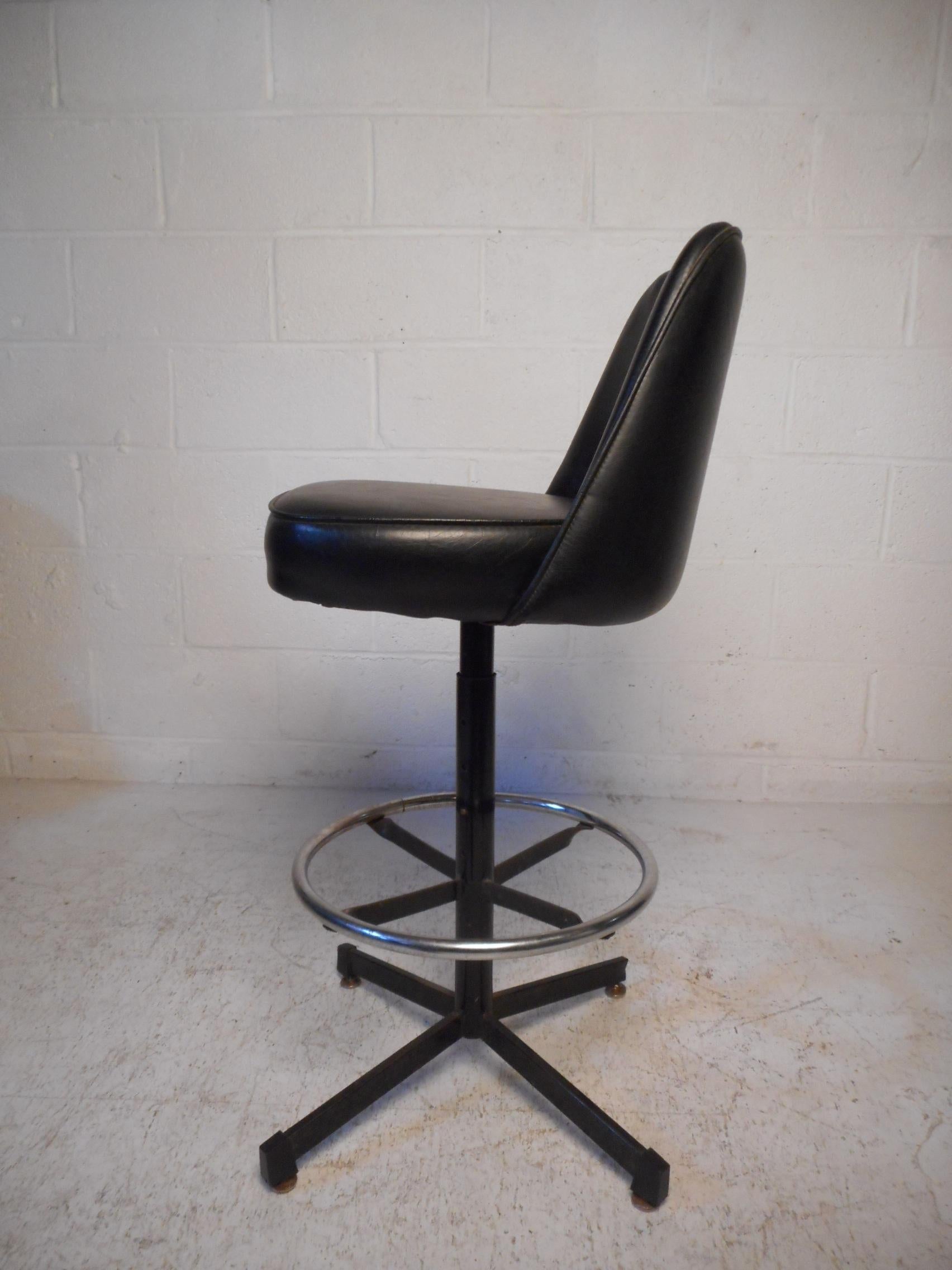 Admiral Chrome Corp At 1stdibs, Vintage Chromcraft Bar Stools Replacement Seats