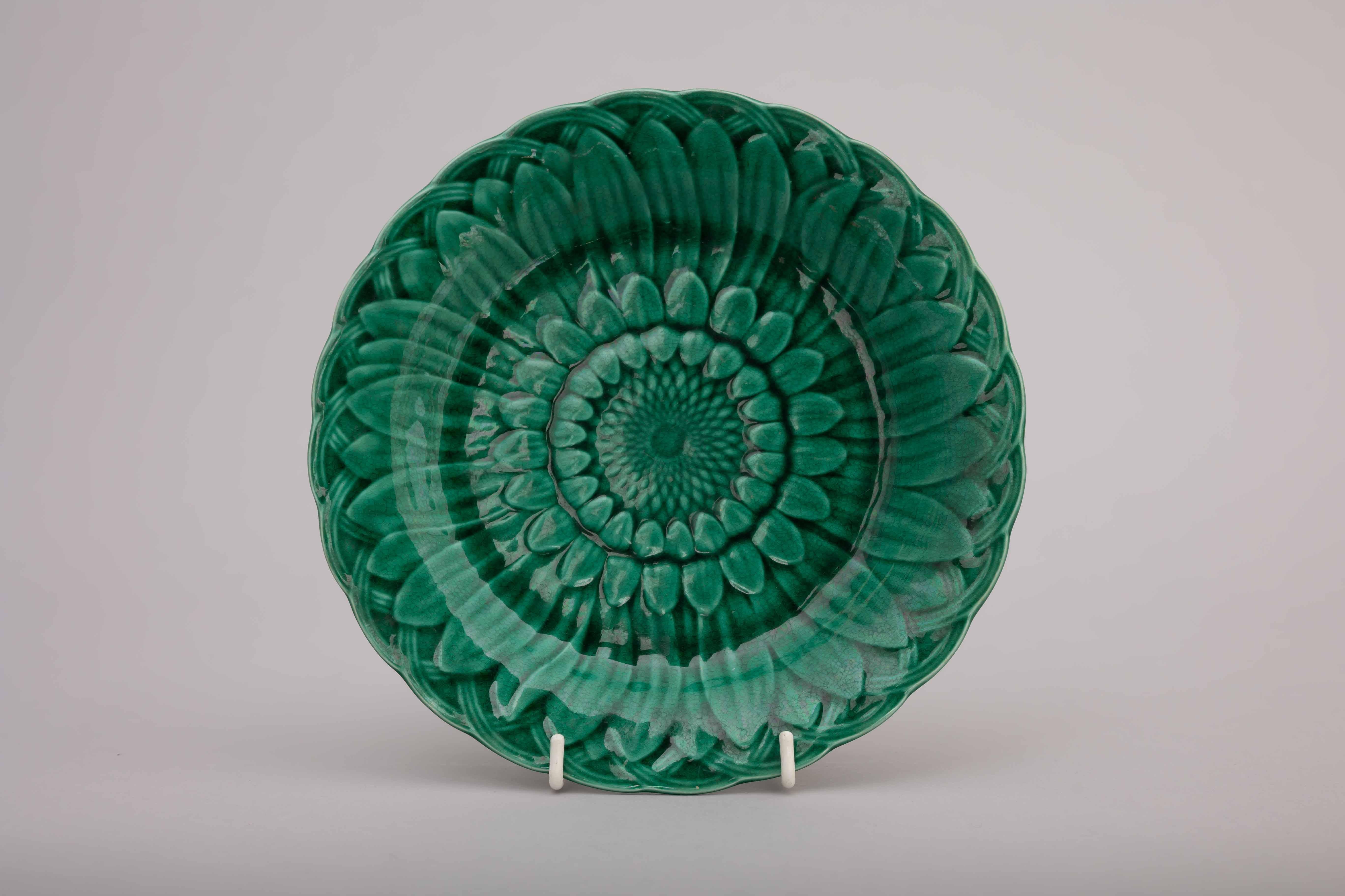Glazed Set of 6 Aesthetic Movement Green Majolica Wedgwood Sunflower Plates For Sale