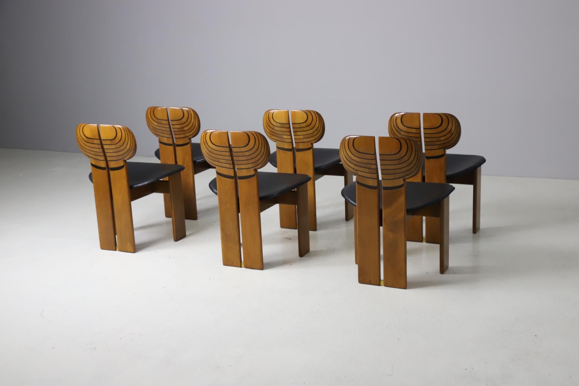 Set of 6 ‘Africa’ Chairs by Afra & Tobia Scarpa for Maxalto, 1975 In Good Condition For Sale In SITTARD, LI