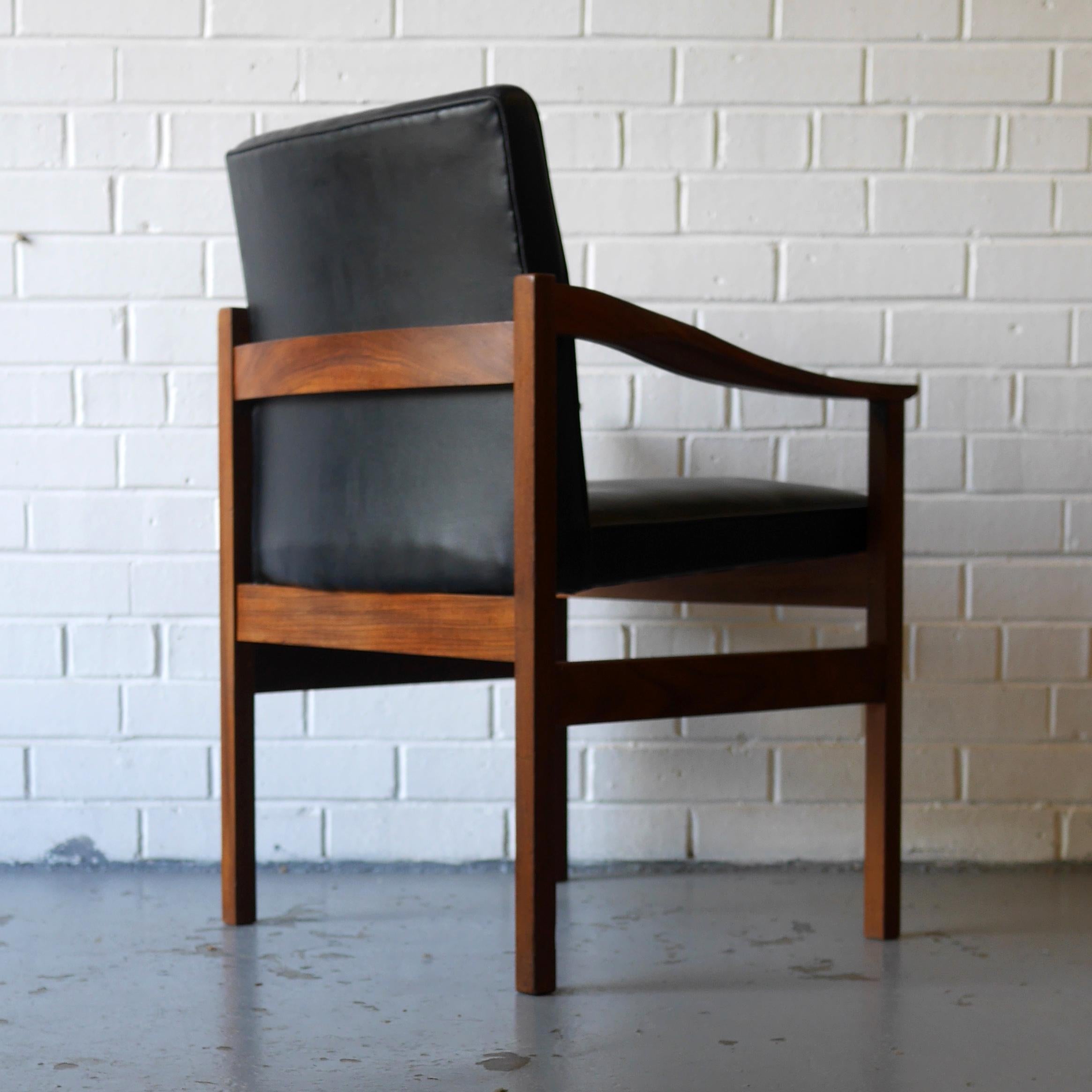 Set of 6 Afrormosia and Black Vinyl Dining Chairs by Robert Heritage, circa 1965 In Good Condition In Derby, Derbyshire