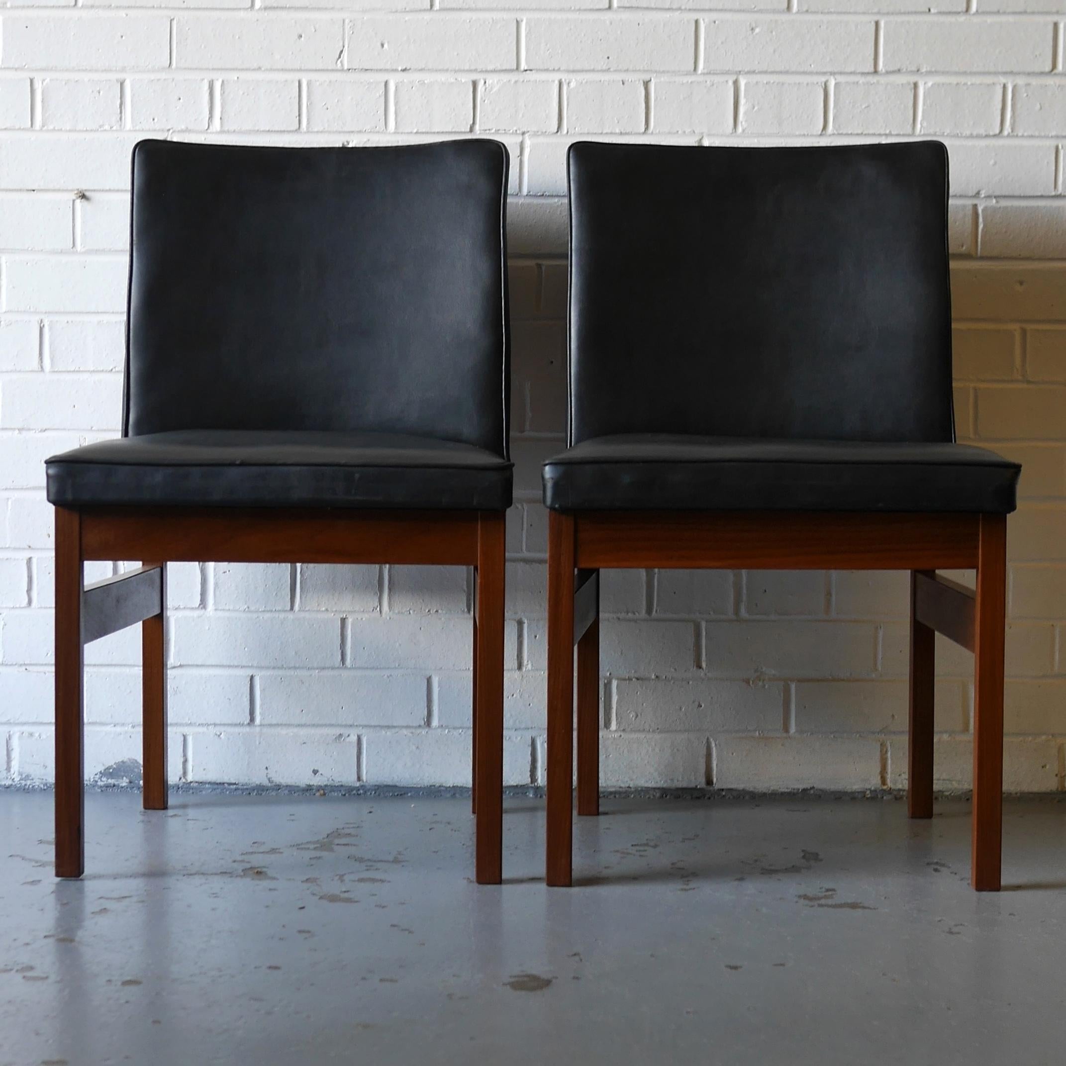 Set of 6 Afrormosia and Black Vinyl Dining Chairs by Robert Heritage, circa 1965 1