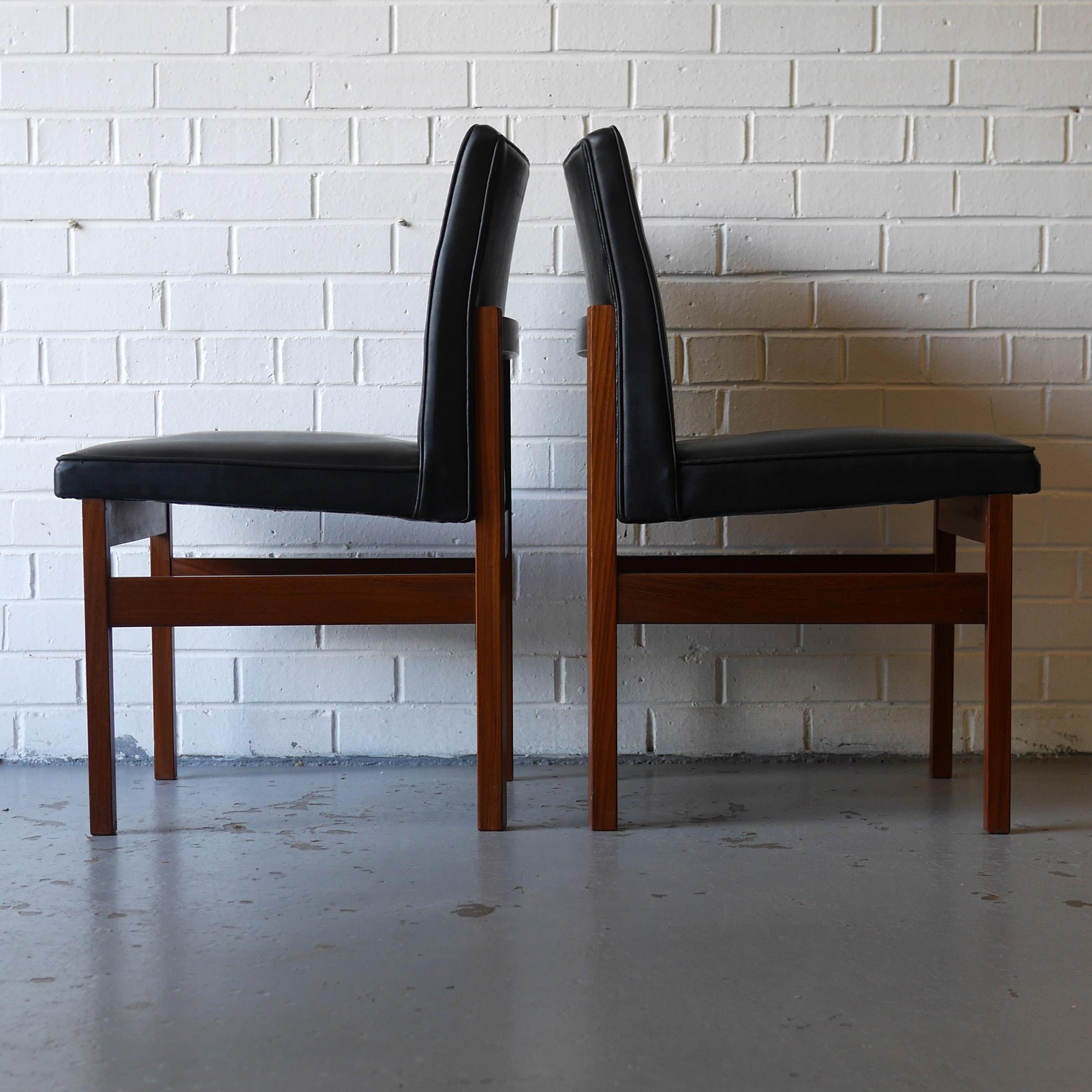 Set of 6 Afrormosia and Black Vinyl Dining Chairs by Robert Heritage, circa 1965 2