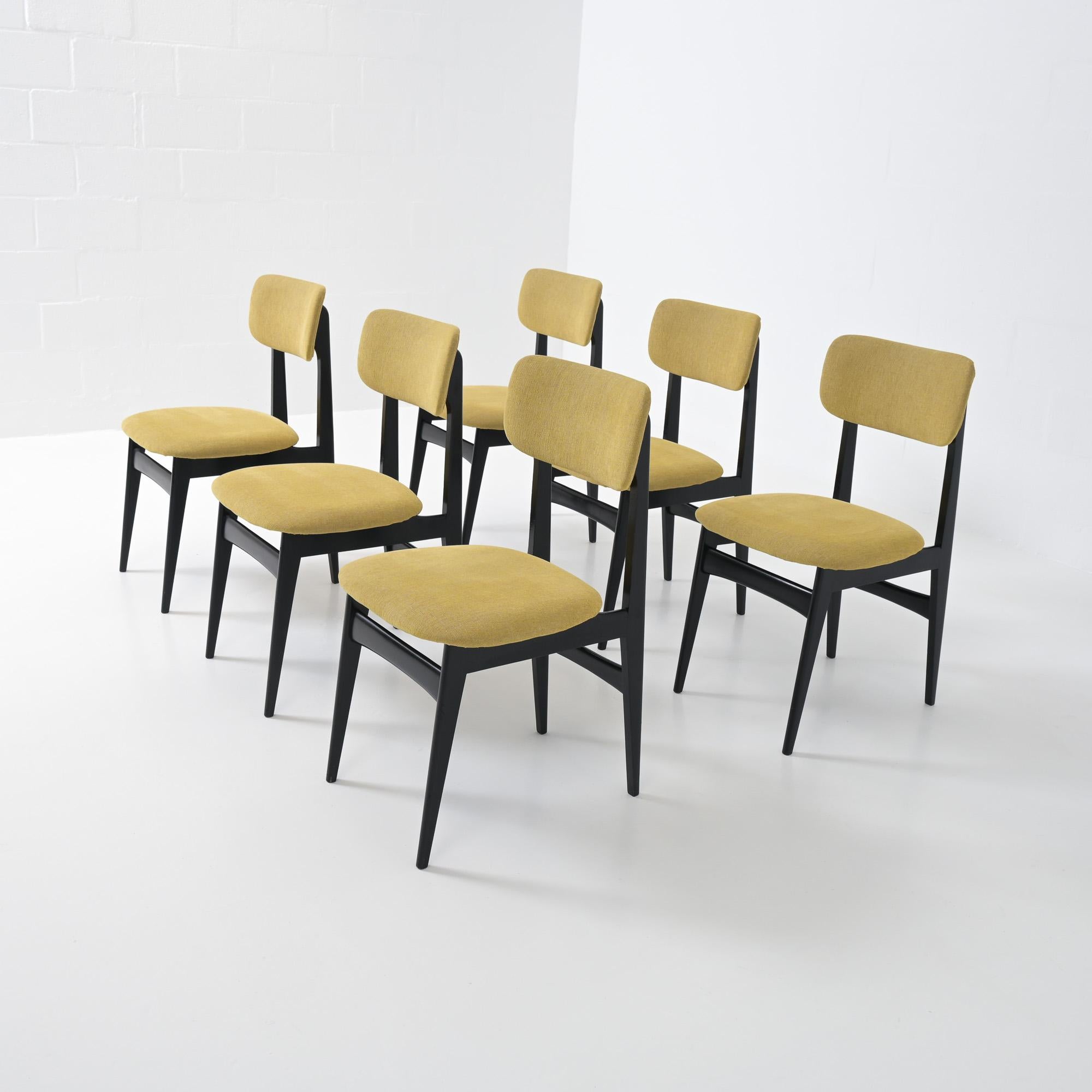Satz von 6 Alfred Hendrickx Esszimmerstühlen S4 (Moderne der Mitte des Jahrhunderts) im Angebot
