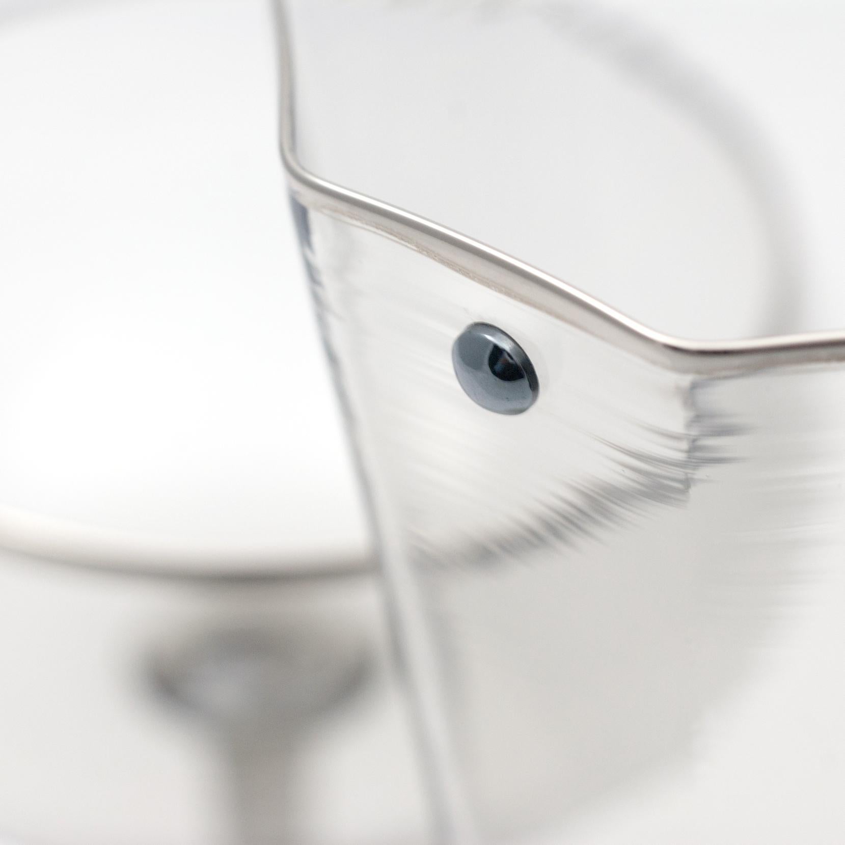 The Allegra champagne flûte, by the designer Giberto Arrivabene Valenti Gonzaga, embodies the perfect balance of sophistication and playfulness. 
Dedicated to Giberto's niece, it reflects both the tradition of Murano's blown glass and his passion