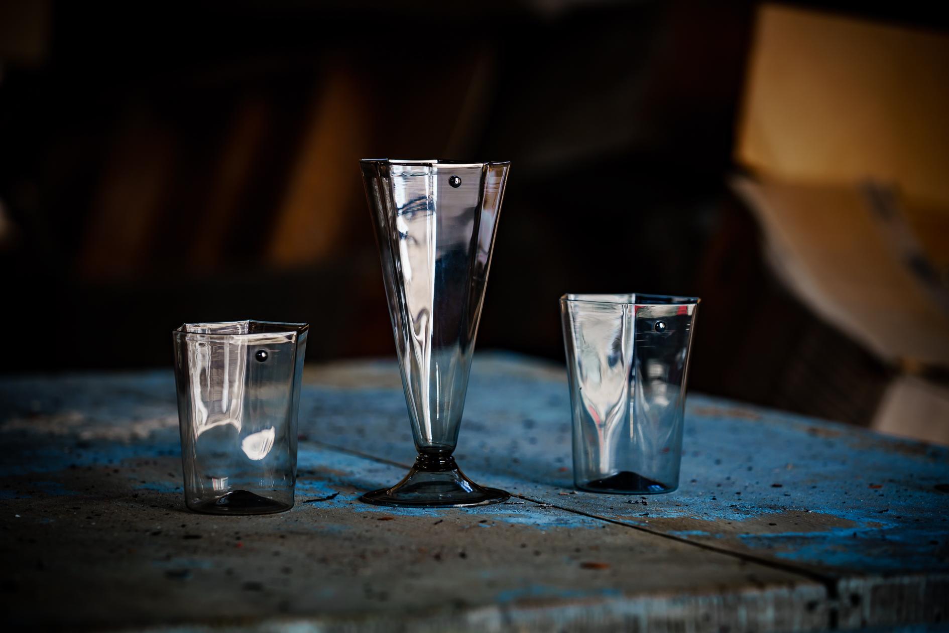 Contemporary Set of 6 ALLEGRA flûte glasses with platinum rim and hametite by Giberto Venezia For Sale
