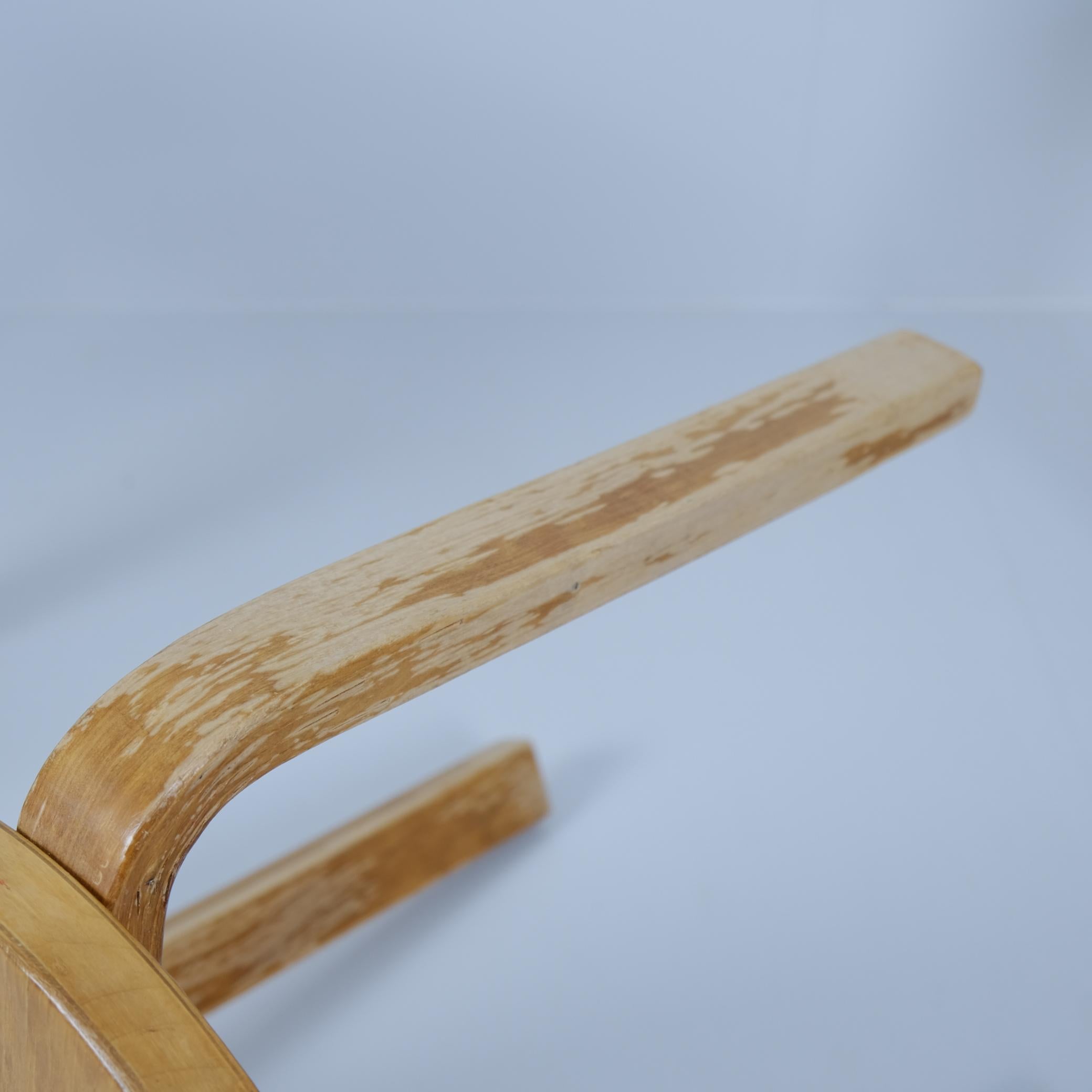 Set of 6 Alvar Aalto 3 Legged Stackable Birch Stools Model. 60, Artek 1930s For Sale 4