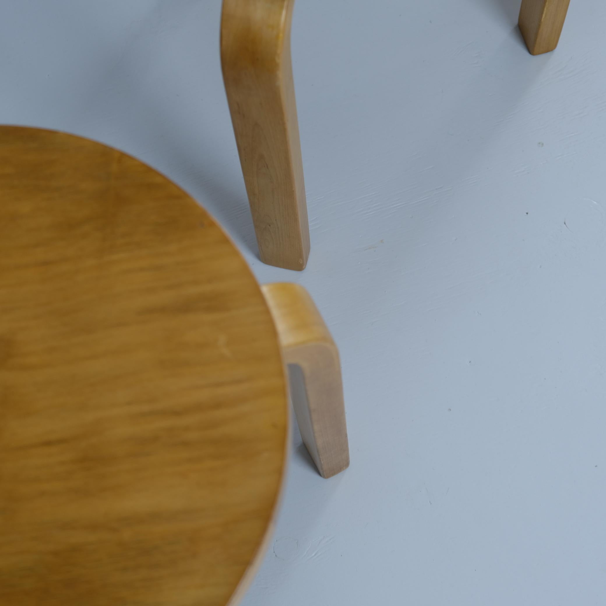 Set of 6 Alvar Aalto 3 Legged Stackable Stools Model 60, Artek 1960s In Good Condition For Sale In Helsinki, FI