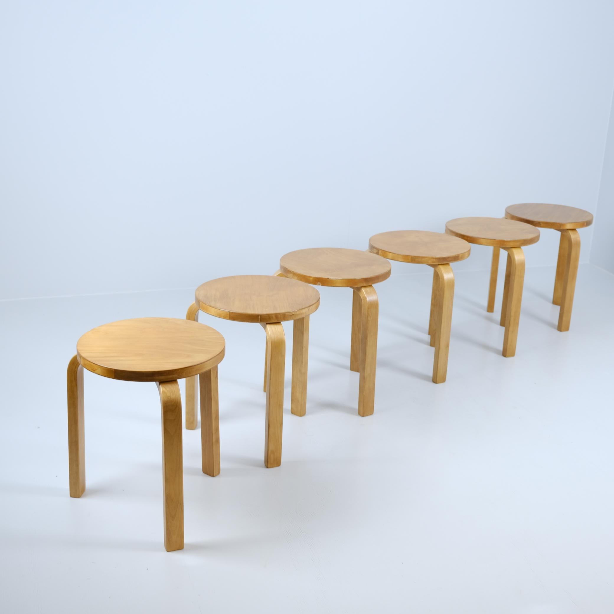 Mid-20th Century Set of 6 Alvar Aalto 3 Legged Stackable Stools Model 60, Artek 1960s For Sale