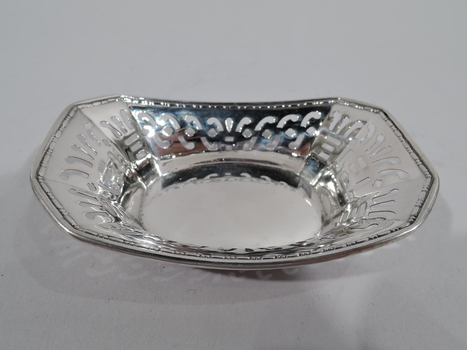 Set of 6 American Art Deco Sterling Silver Nut Dishes In Excellent Condition In New York, NY