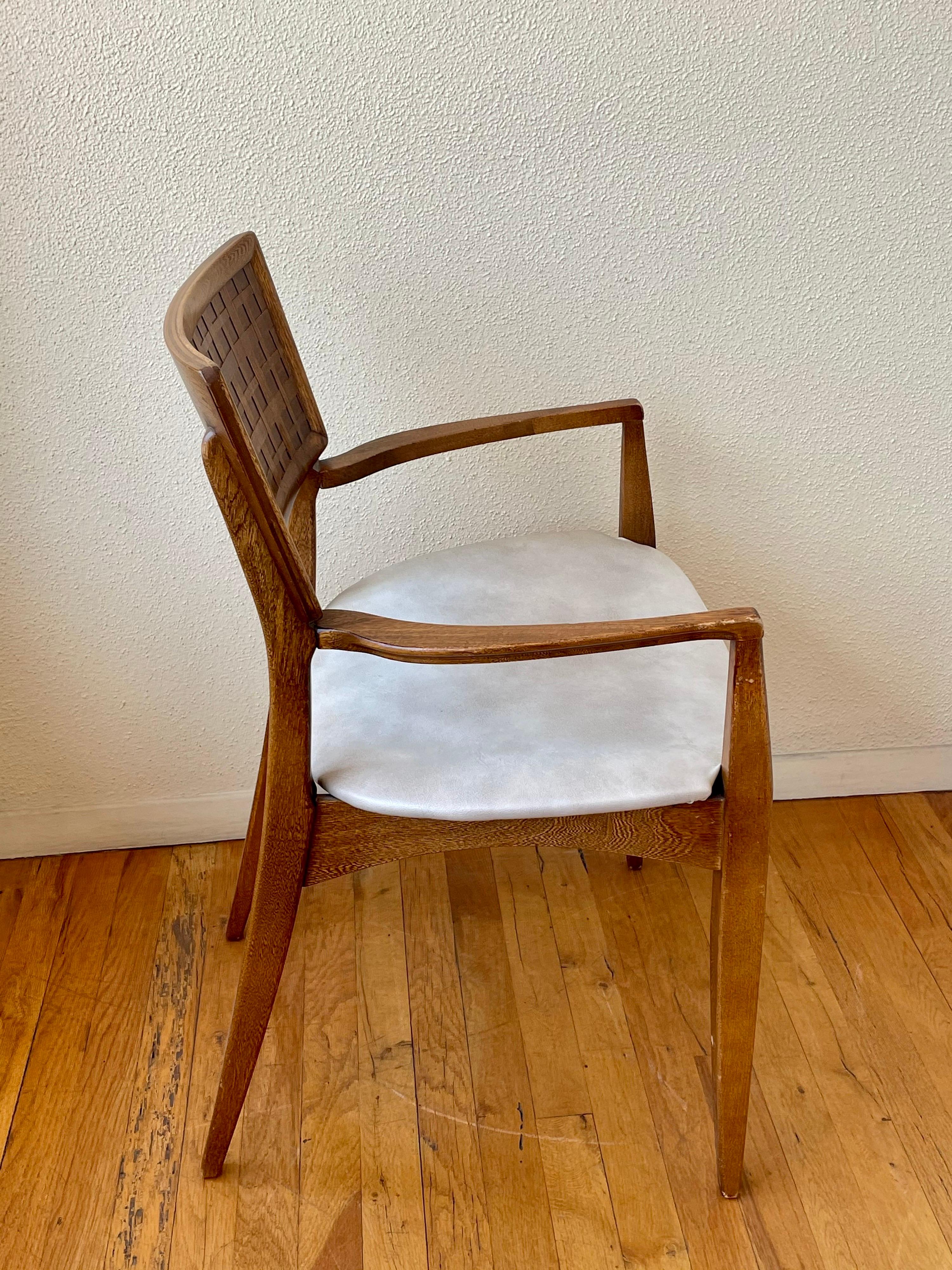 Great set of 6 original American Mid-Century Modern in its original walnut finish and cream Naugahyde , please note that its 5 armless chairs and one with arms as shown, the main picture shows 6 armless chairs but its 5 armless chairs and one with