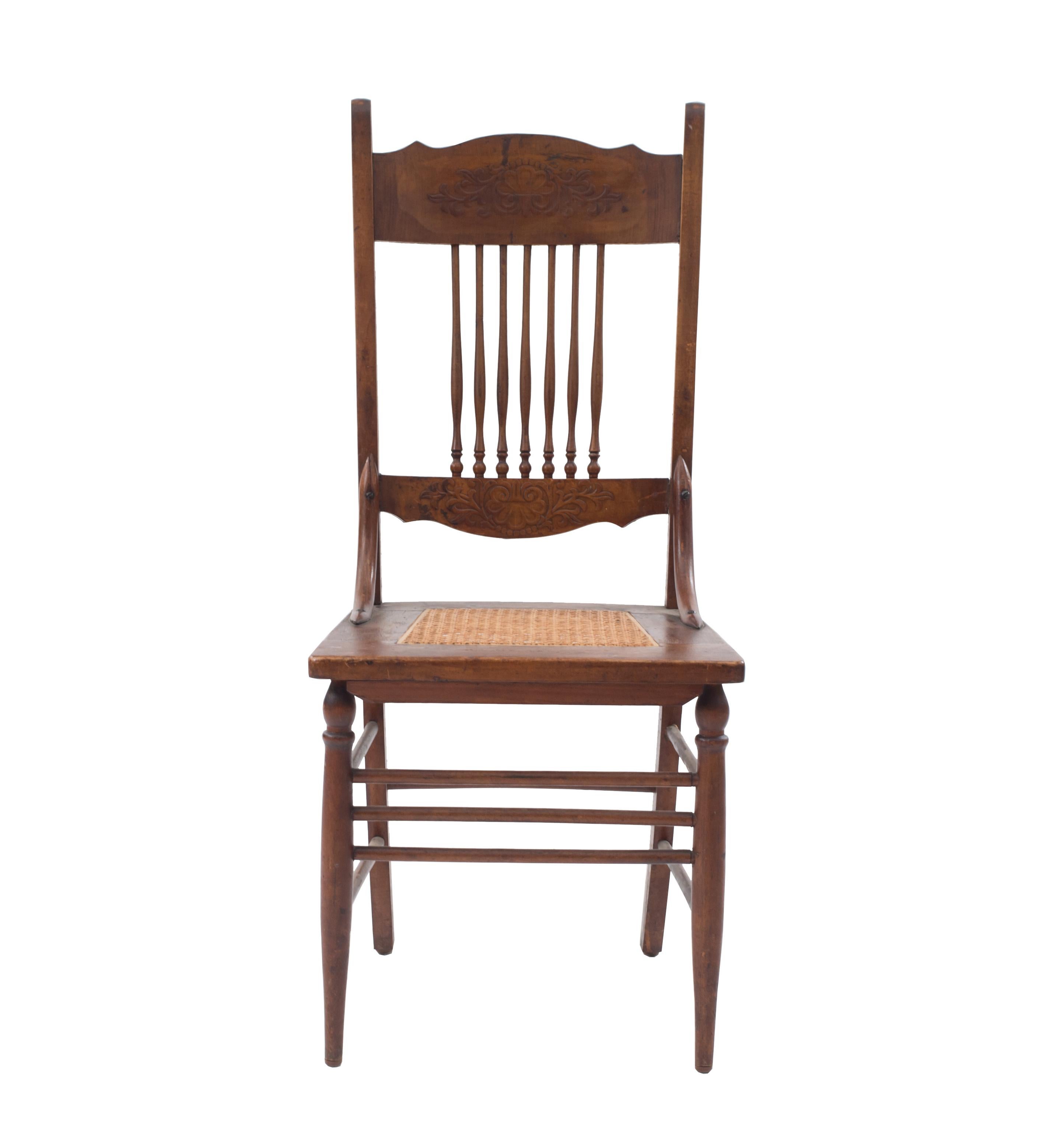 Set of 6 American Victorian (19th-20th century) golden oak pressed and spindle back side chairs (part of an 8-piece dining room suite including a cabinet-062033 and dining table-062031).