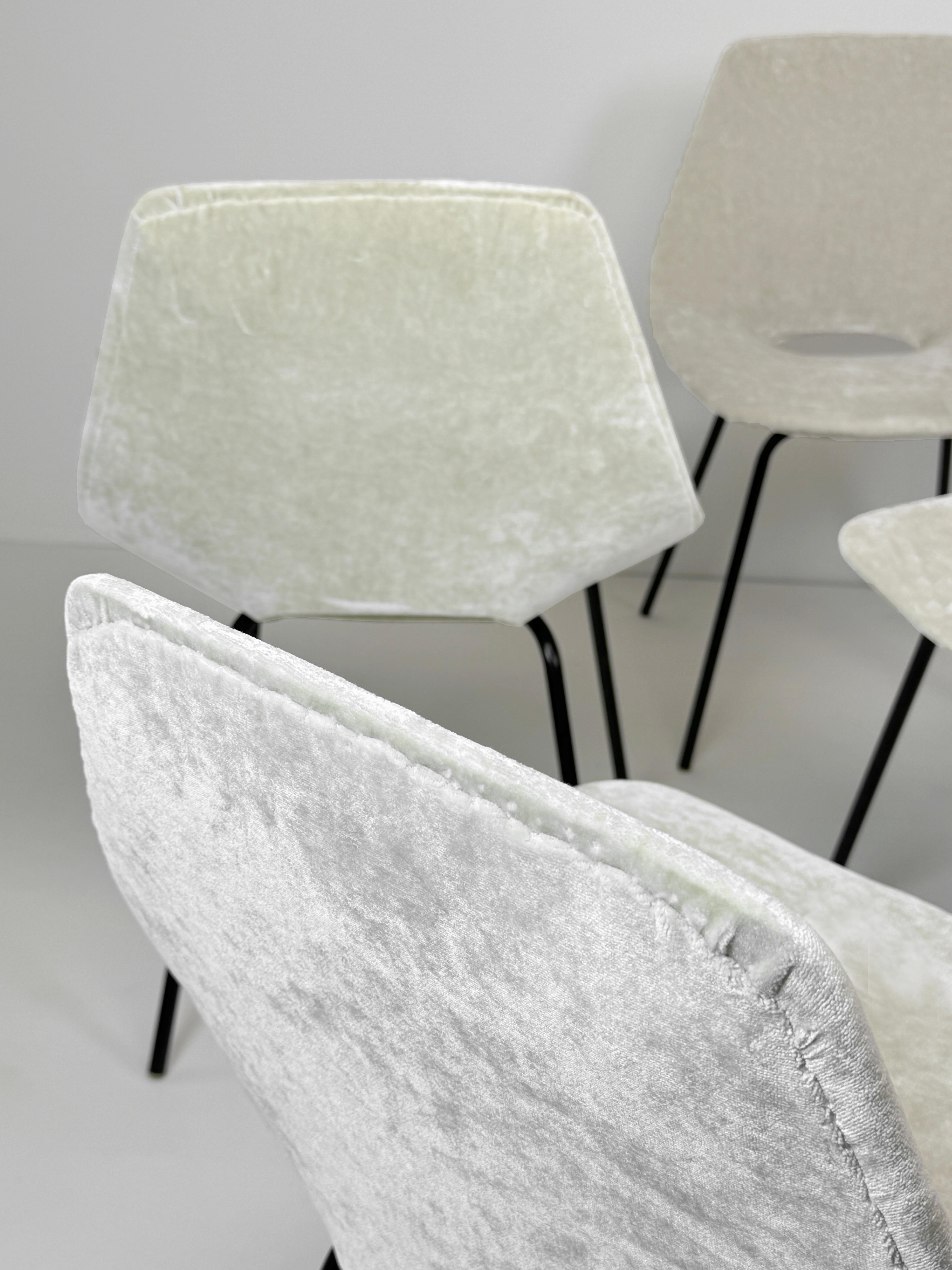 French Set of 6 Amsterdam Chairs by Pierre Guariche in Off White Velour, France 1950's