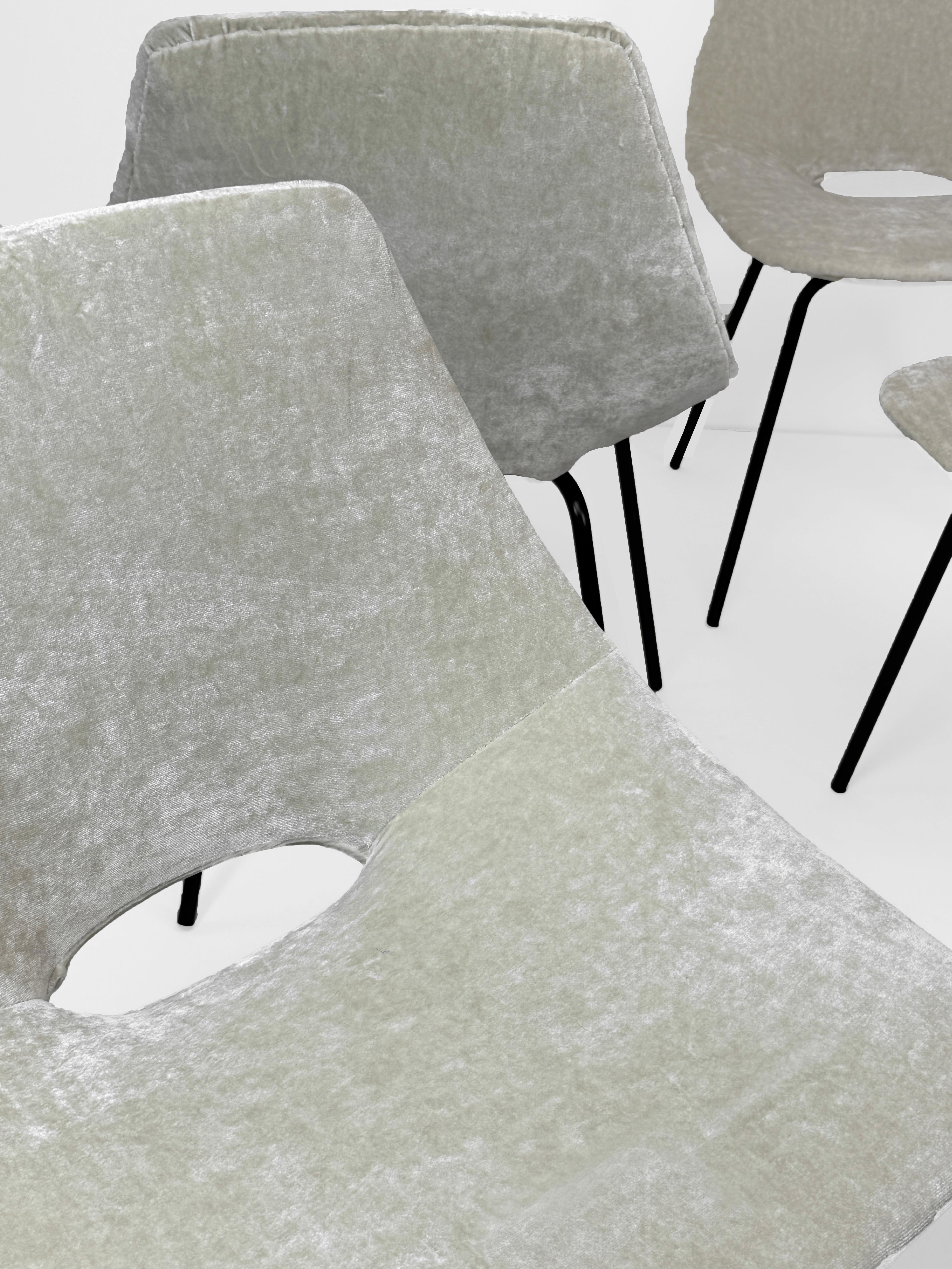 Mid-20th Century Set of 6 Amsterdam Chairs by Pierre Guariche in Off White Velour, France 1950's