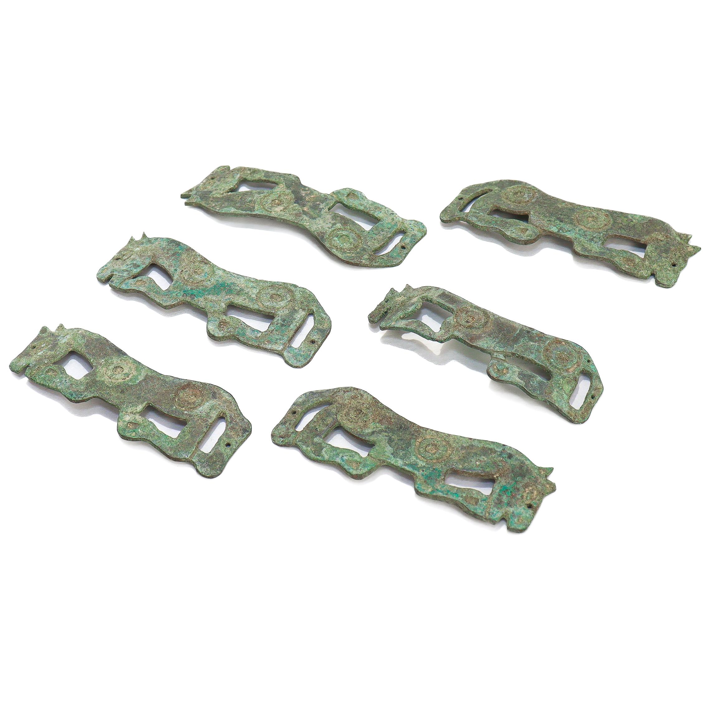 Juego de 6 placas de bronce chinas antiguas para cinturón con forma de caballo Chino en venta