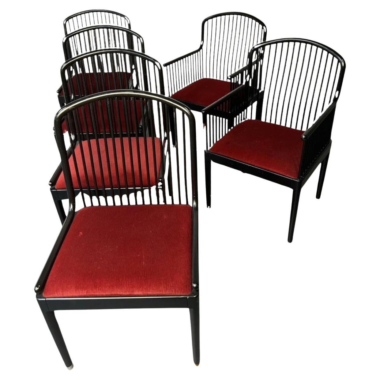 Set di 6 sedie da pranzo Andover di Davis Allen per Stendig in lacca nera e tappezzeria rossa. Bellissimo design con schienale a fuso del 1970 circa, set di (6) sedie con (2) poltrone (4) sedie laterali tutte abbinate provenienti dalla stessa