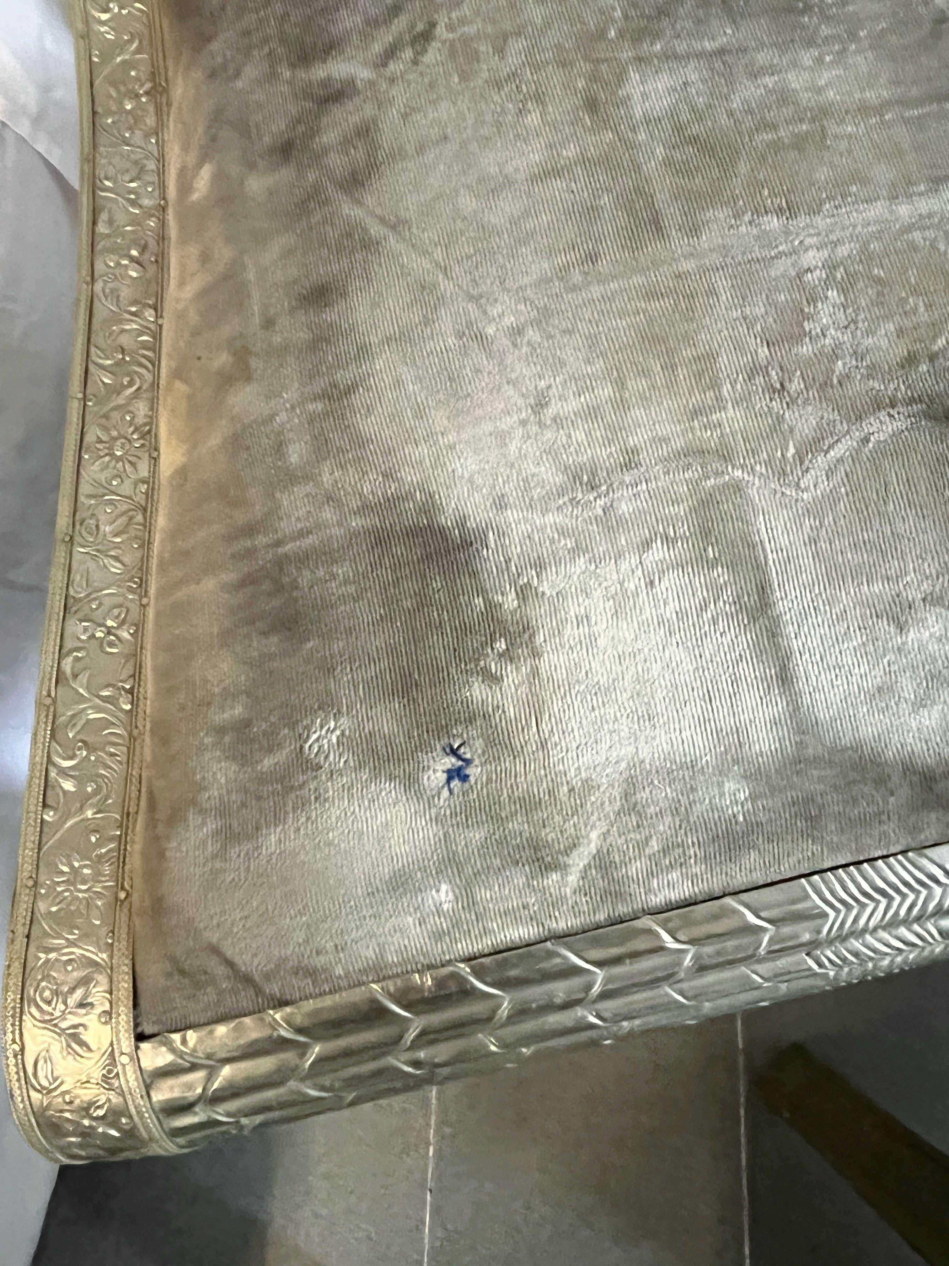 Juego de 6 sillas con cabeza de carnero de repujado angloindio en venta 5