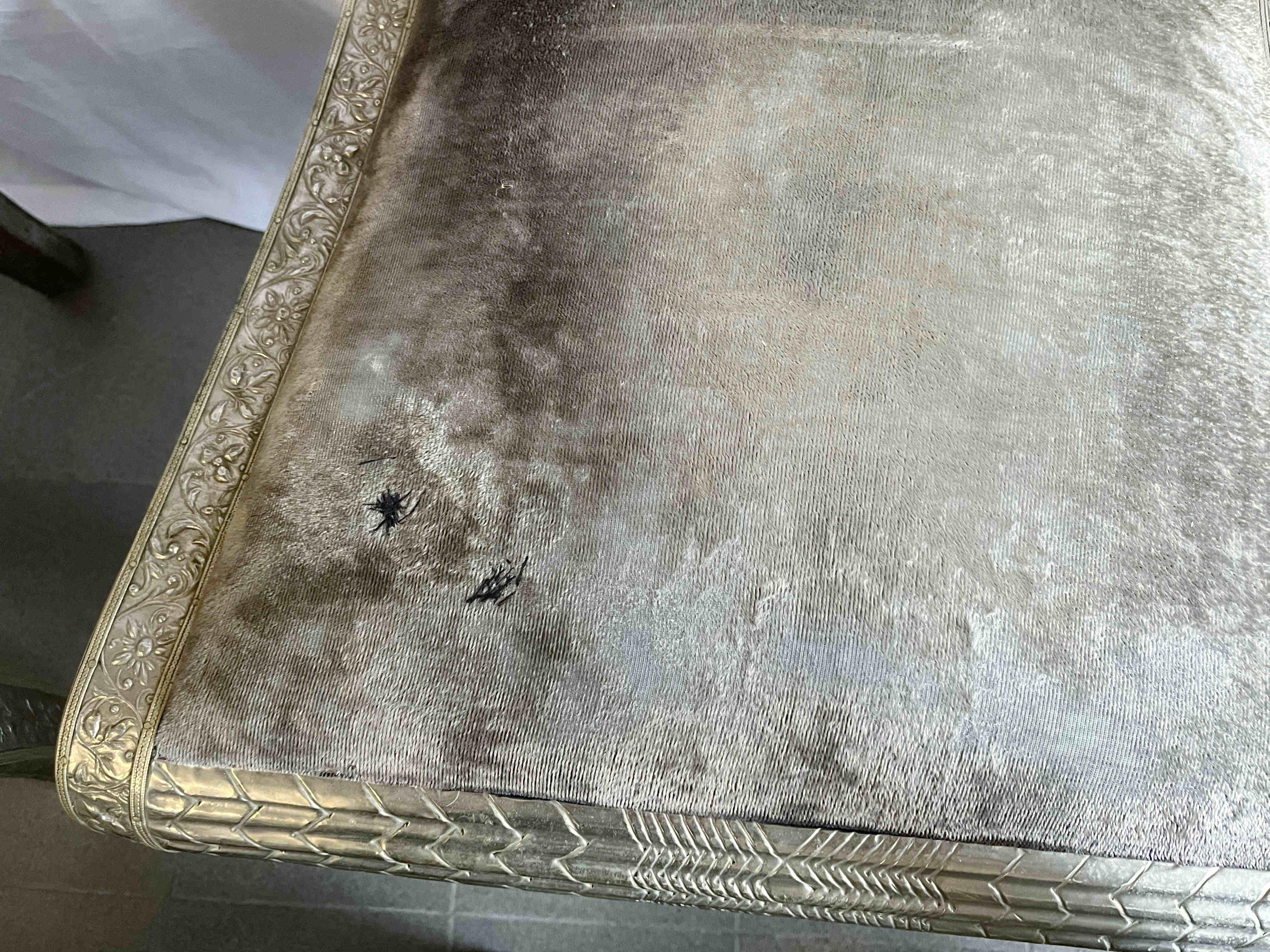 Juego de 6 sillas con cabeza de carnero de repujado angloindio en venta 2
