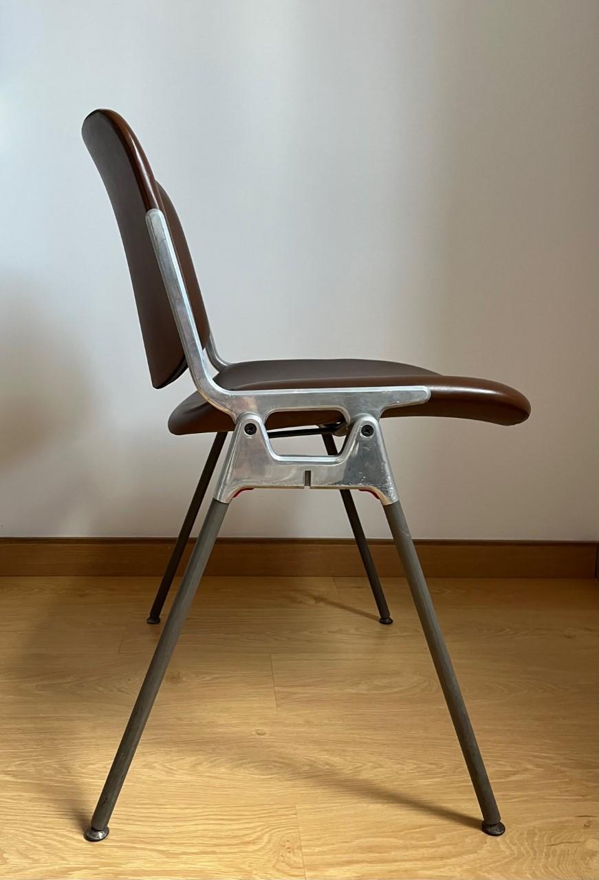 Designed in 1965 by Giancarlo Piretti, the DSC-106 stacking chair is one of the most famous chairs Castelli ever made. It has become an integral part of design history and features in many museum collections all over the world. A timeless classic in